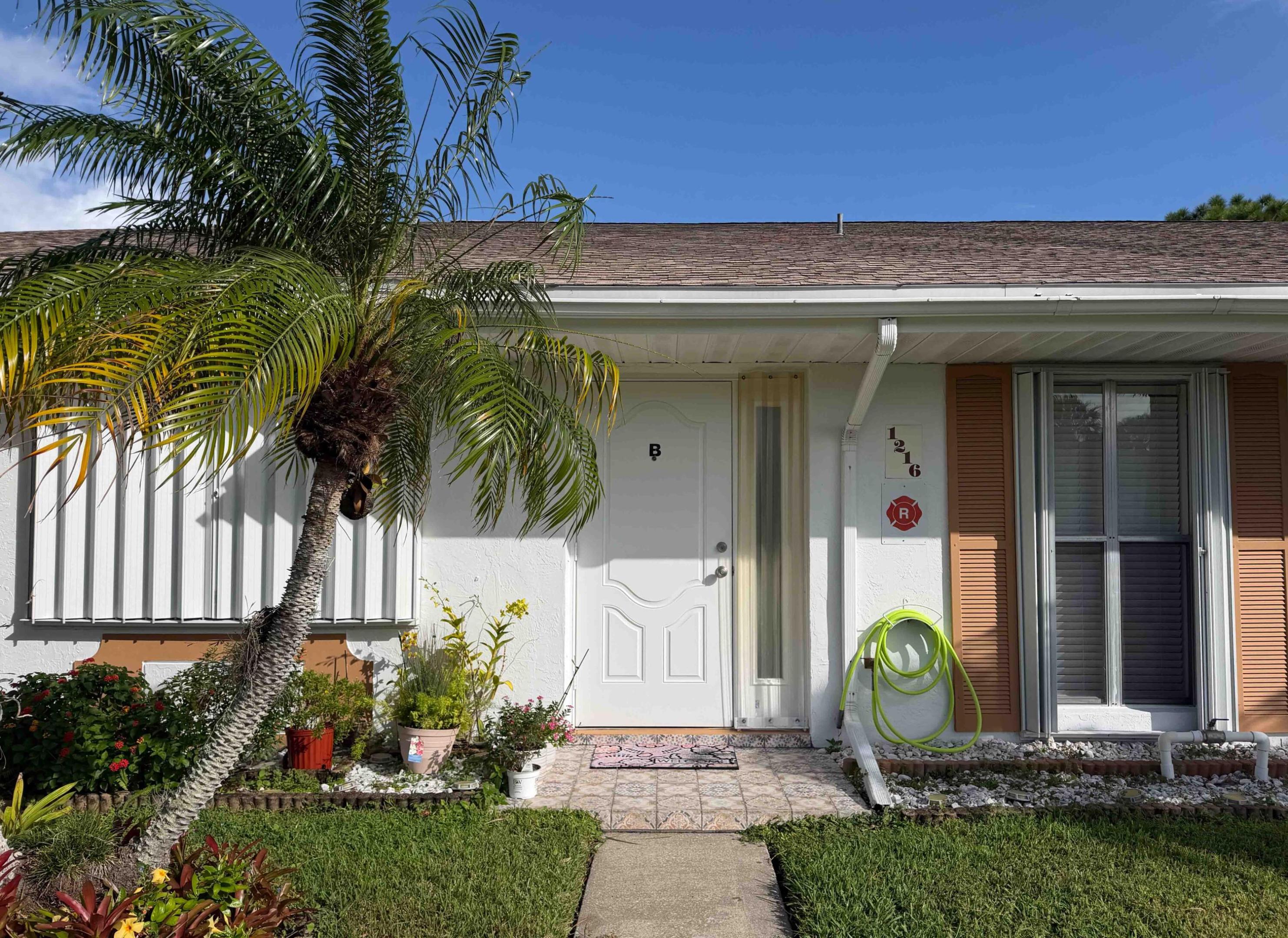 1216 S Lakes End Drive Unit B — photo