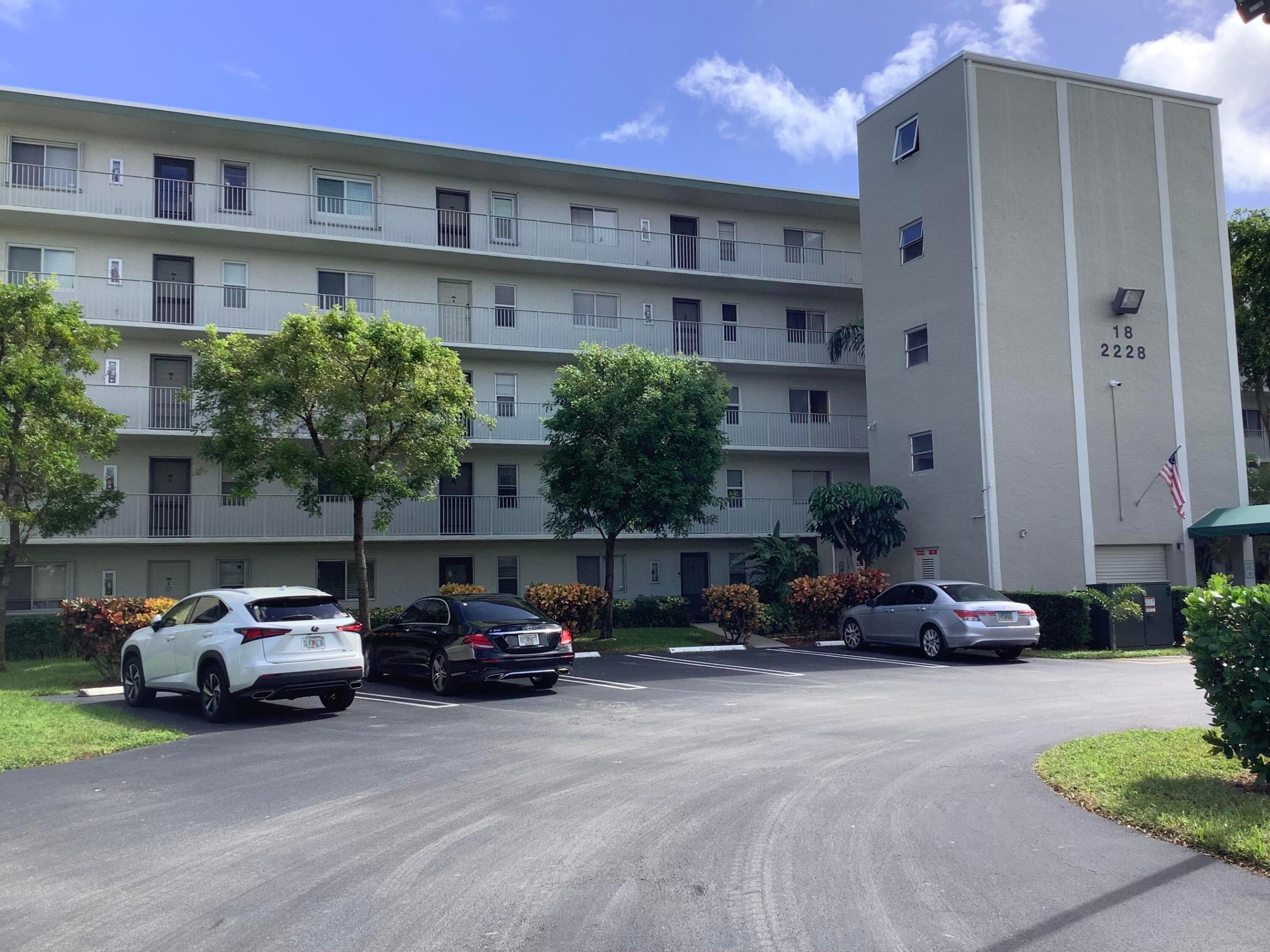 2228 N Cypress Bend Drive Unit 307 — photo