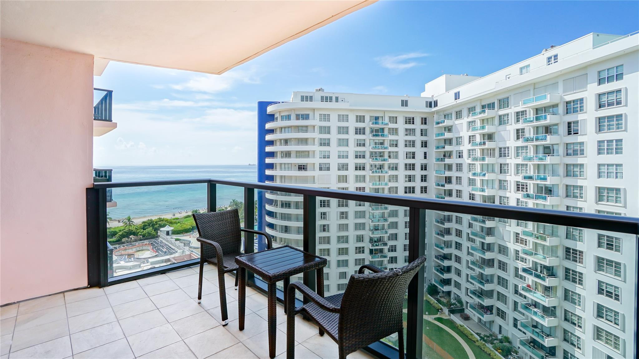 5225 Collins Avenue 1417 — photo