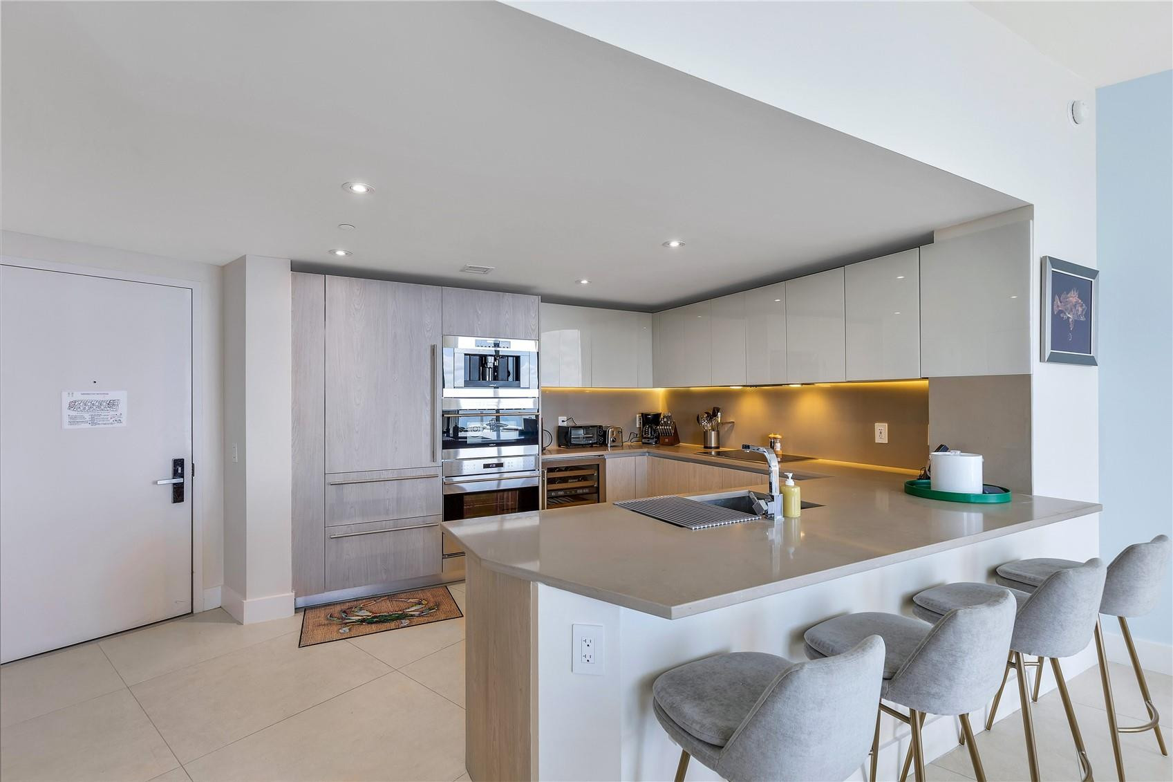 4111 S Ocean Drive Lph3/5 — photo