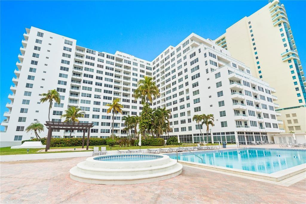 5005 Collins Avenue 1210 — photo