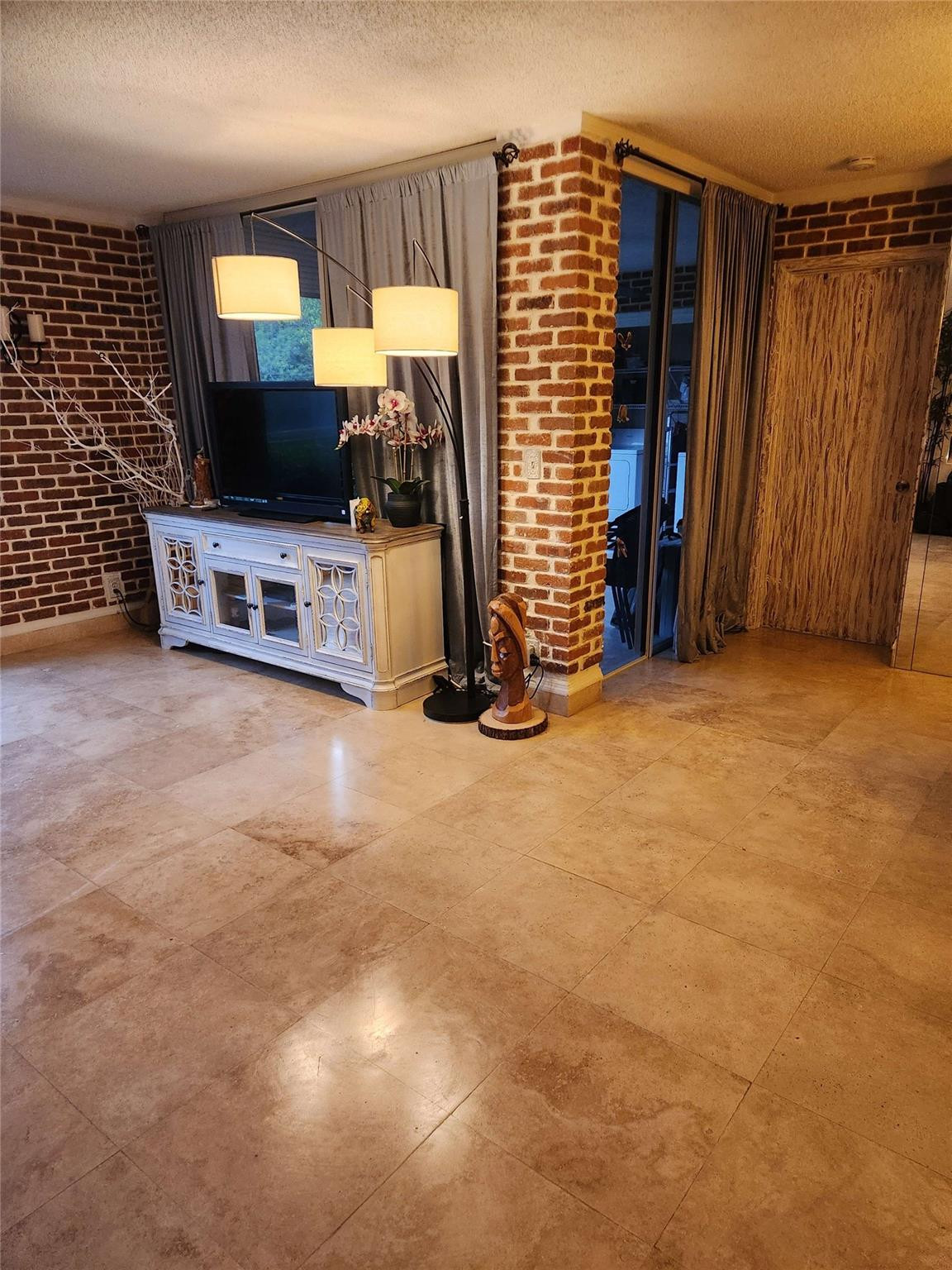 2664 Carambola Cirn 1748 — photo