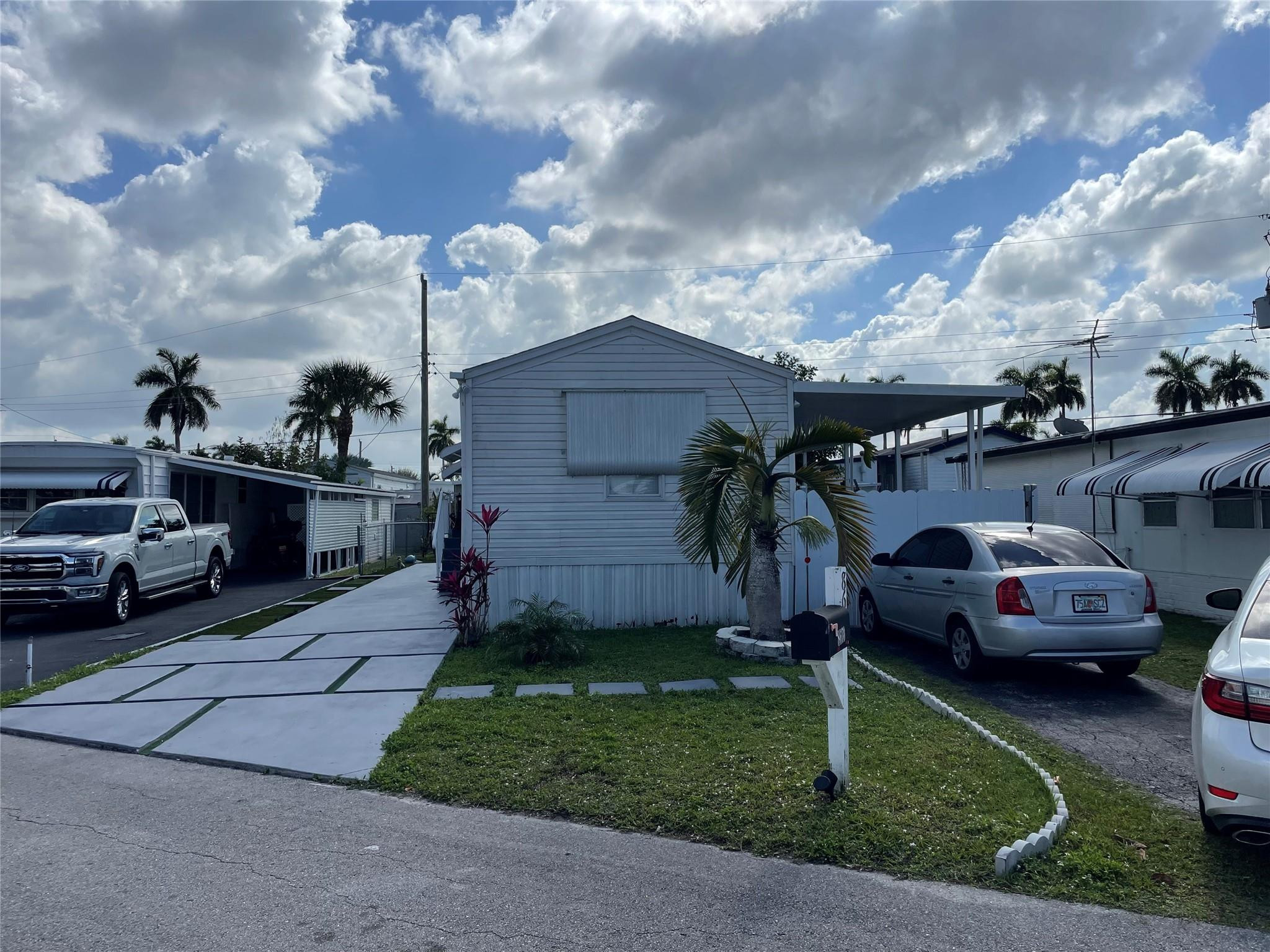 8670 SW 18th Court — photo