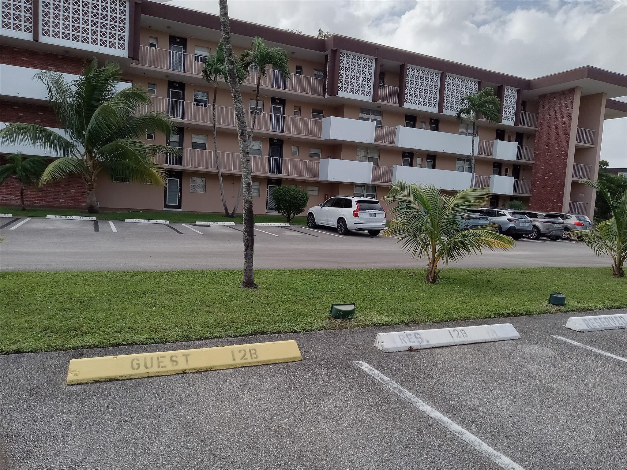 Home in Lauderdale Lakes, FL 33313 — photo 2