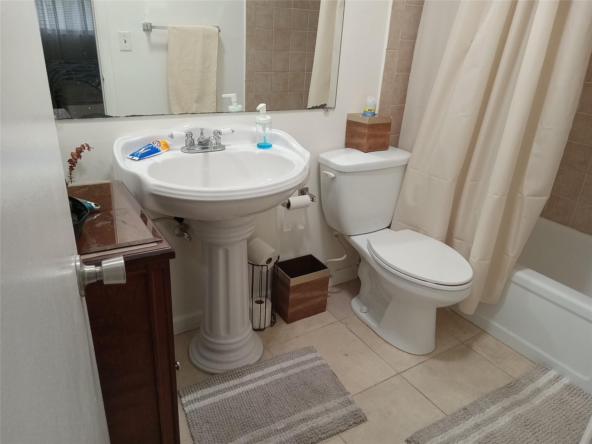 Home in Lauderdale Lakes, FL 33313 — photo 3