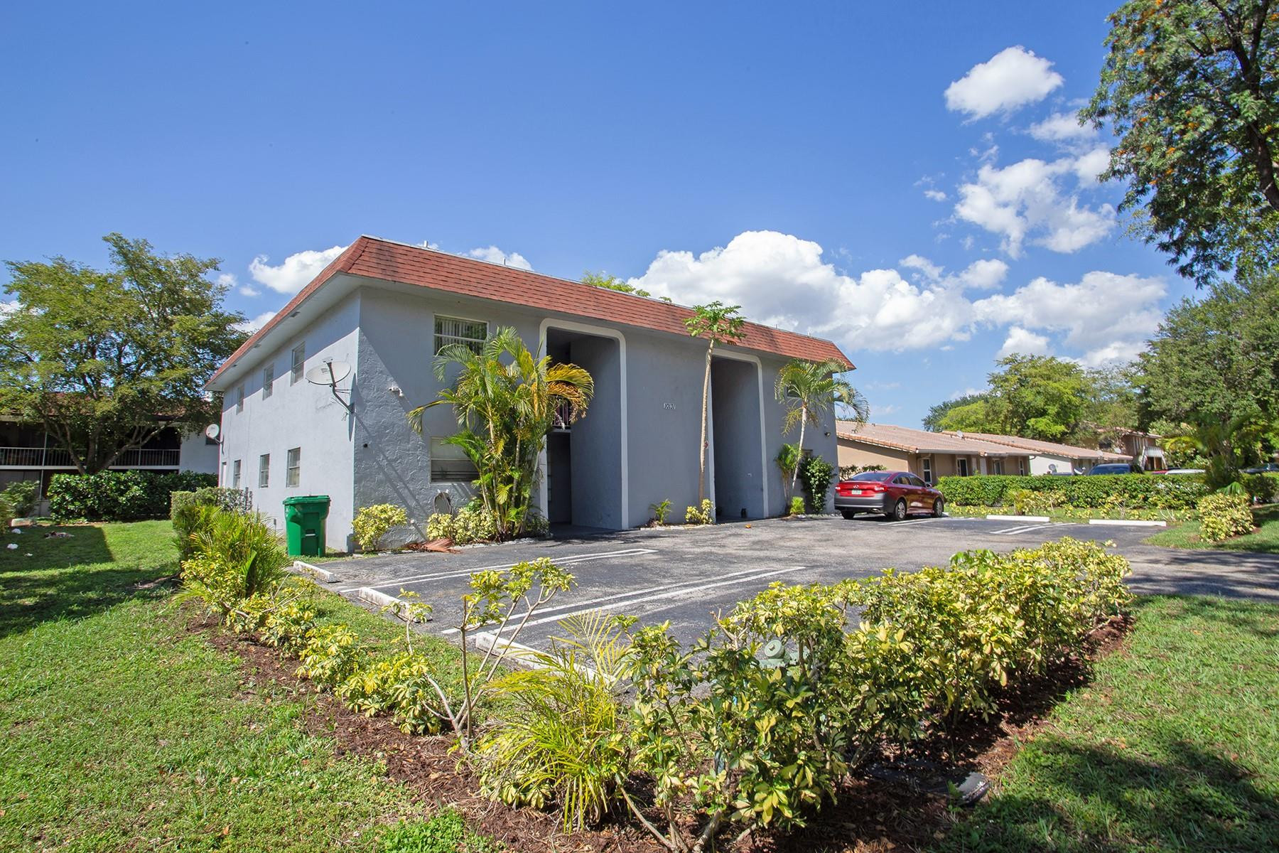 Home in Coral Springs, FL 33065 — photo 2