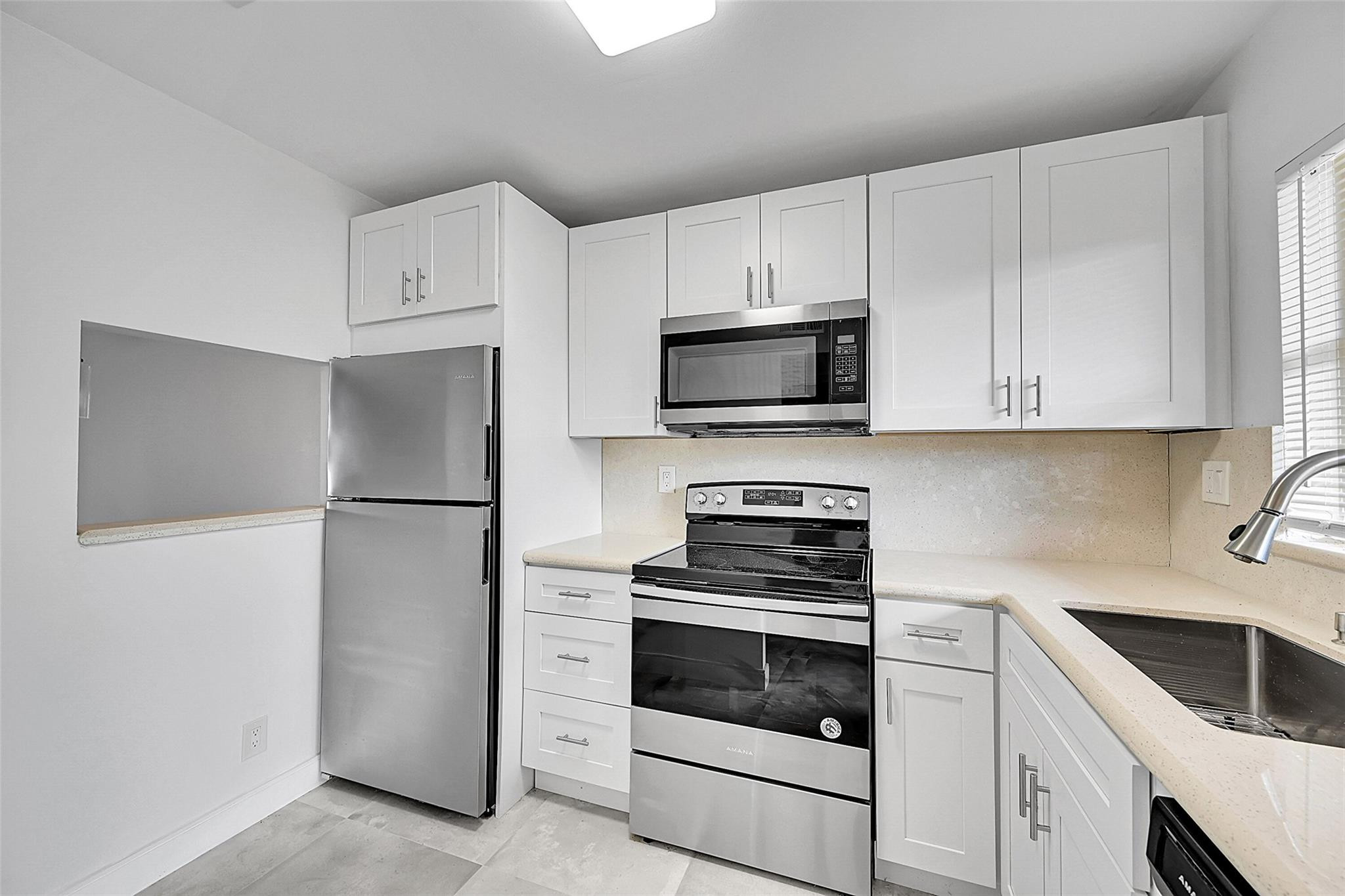 9761 Sunrise Lakes Boulevard 301 — photo