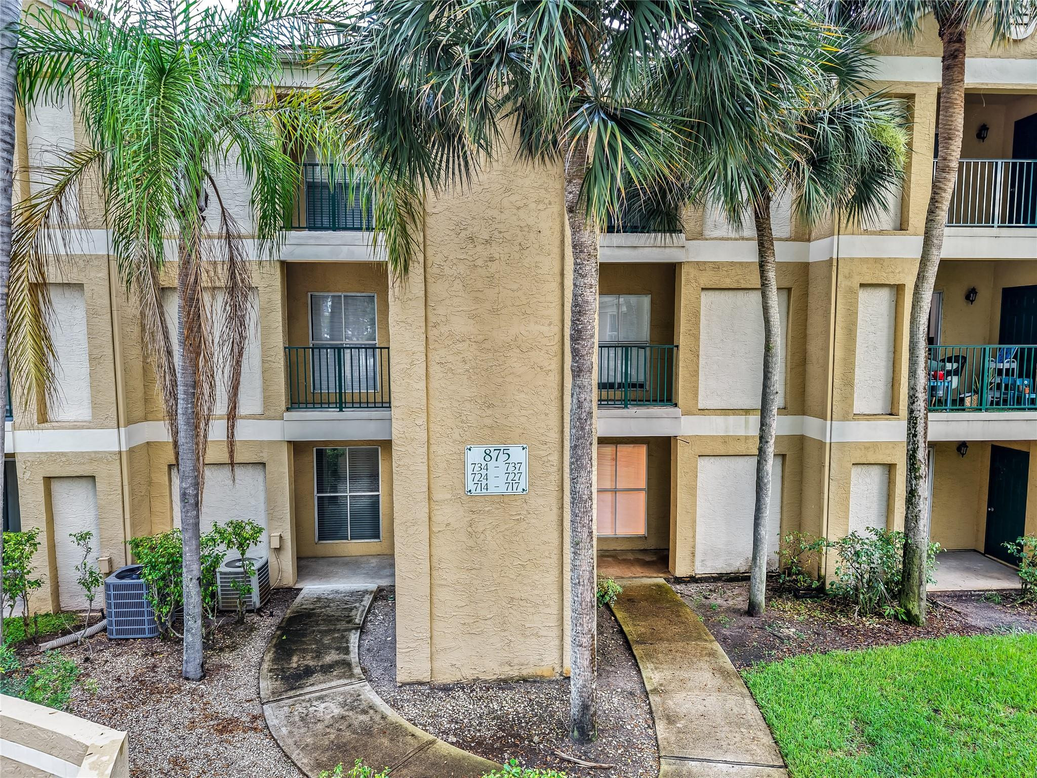 875 Riverside Drive 717 — photo