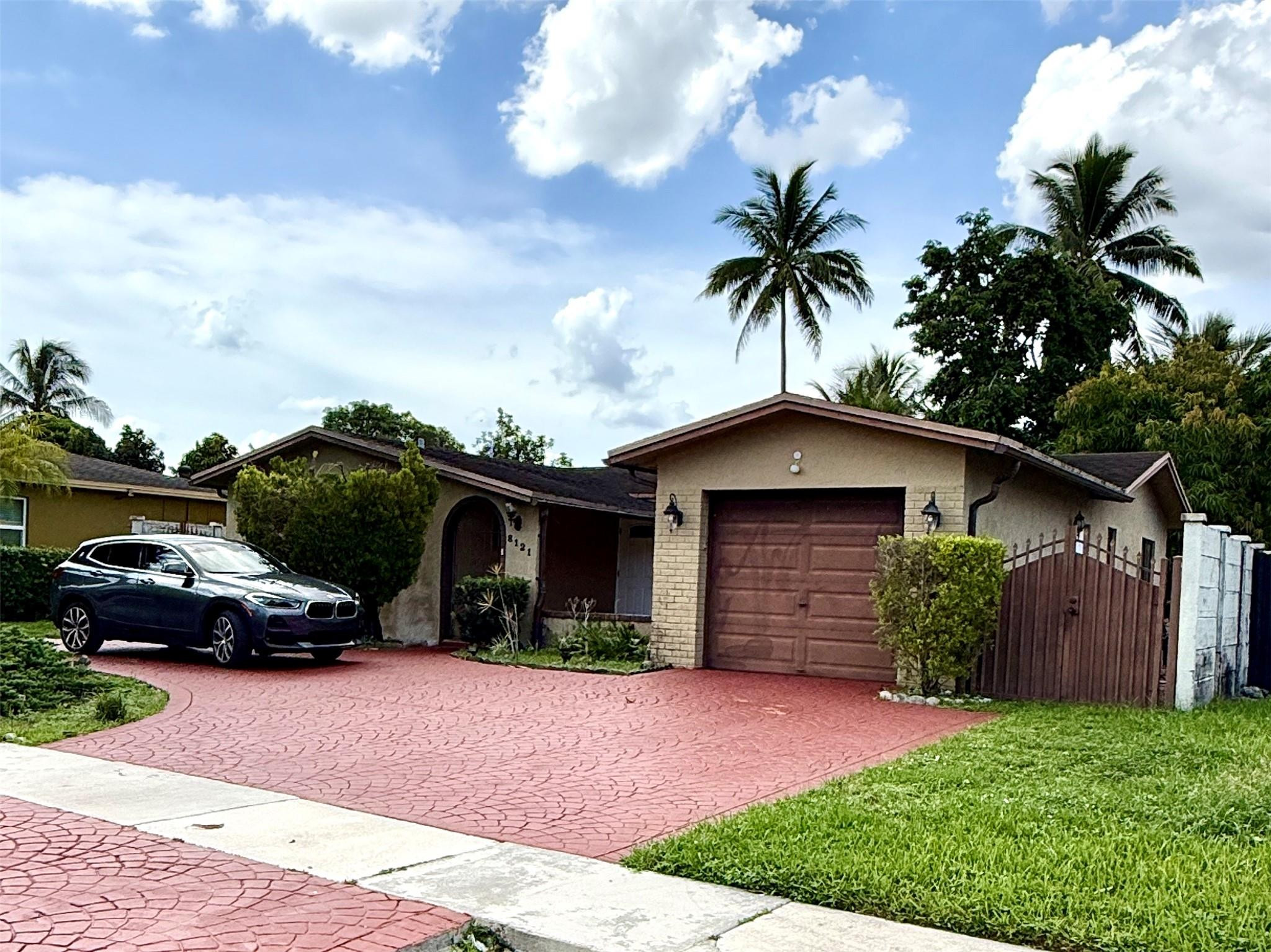 8121 SW 8th Street — photo