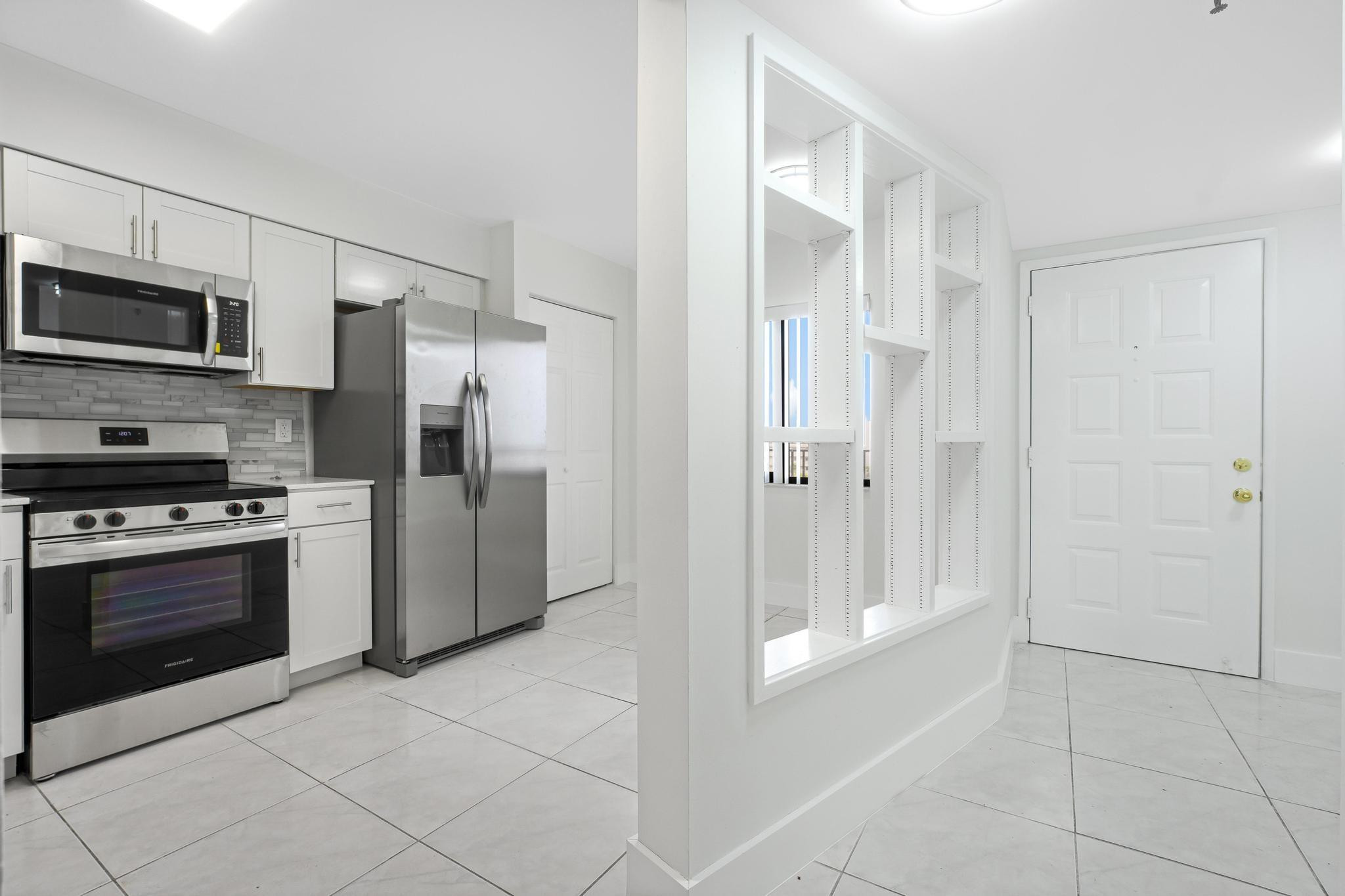 2200 S Cypress Bend Drive 805 — photo