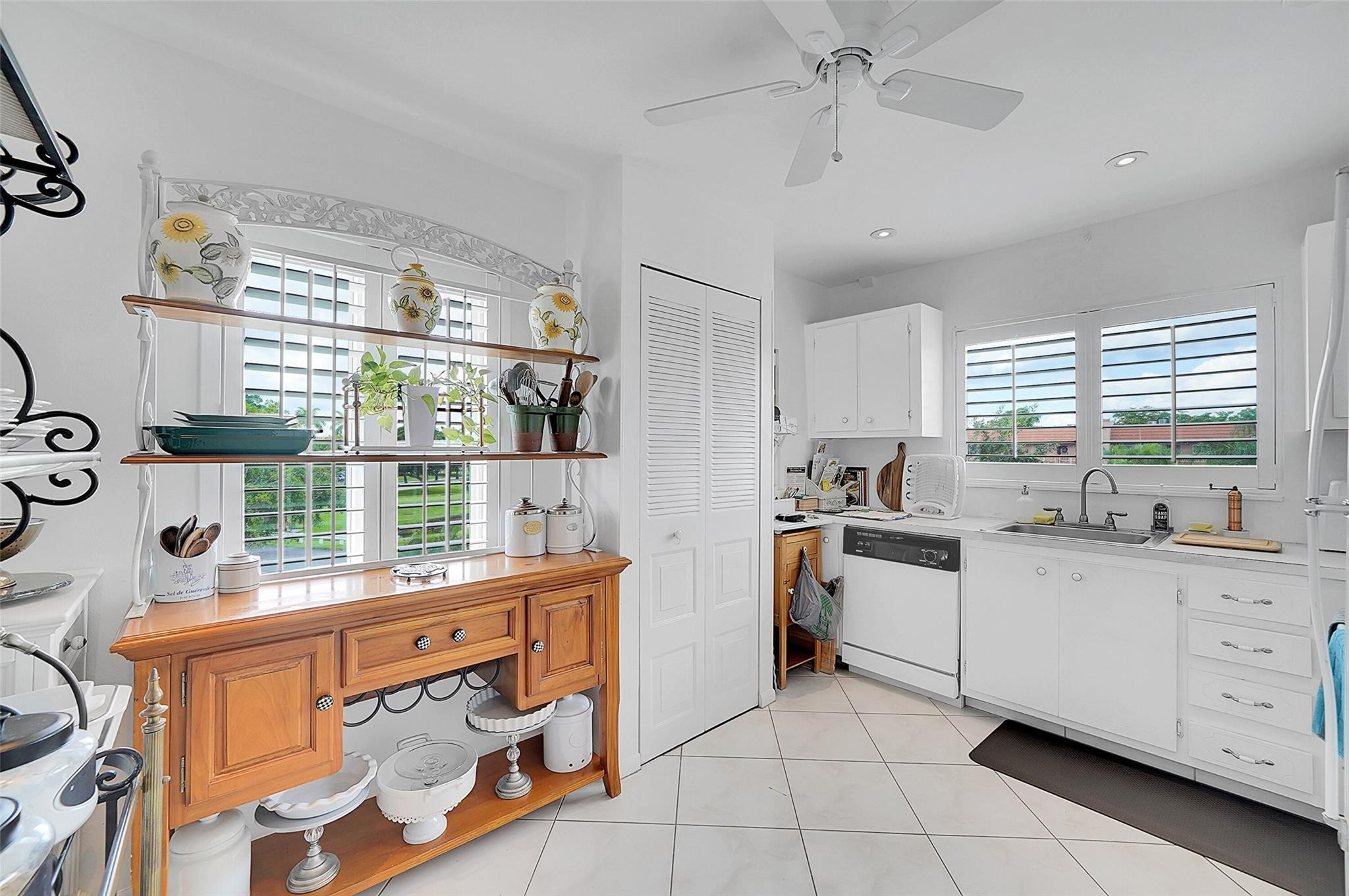9481 Sunrise Lakes Boulevard 310 — photo