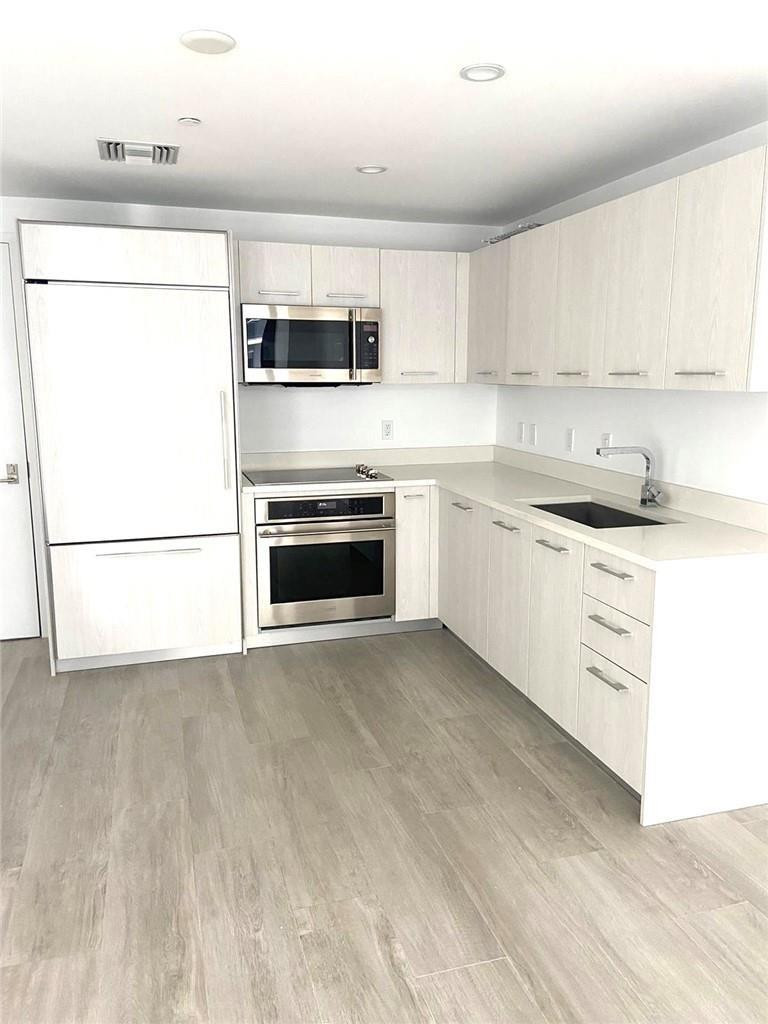 Home in Miami, FL 33130 — photo 2