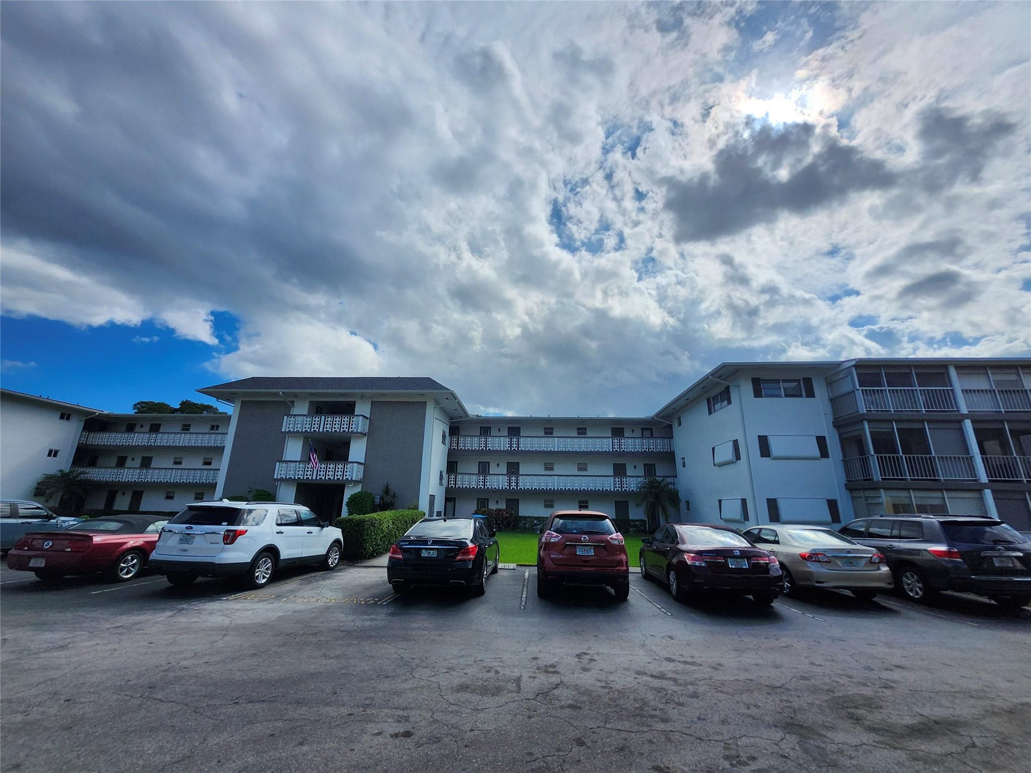 1201 Hillcrest Court 105 — photo
