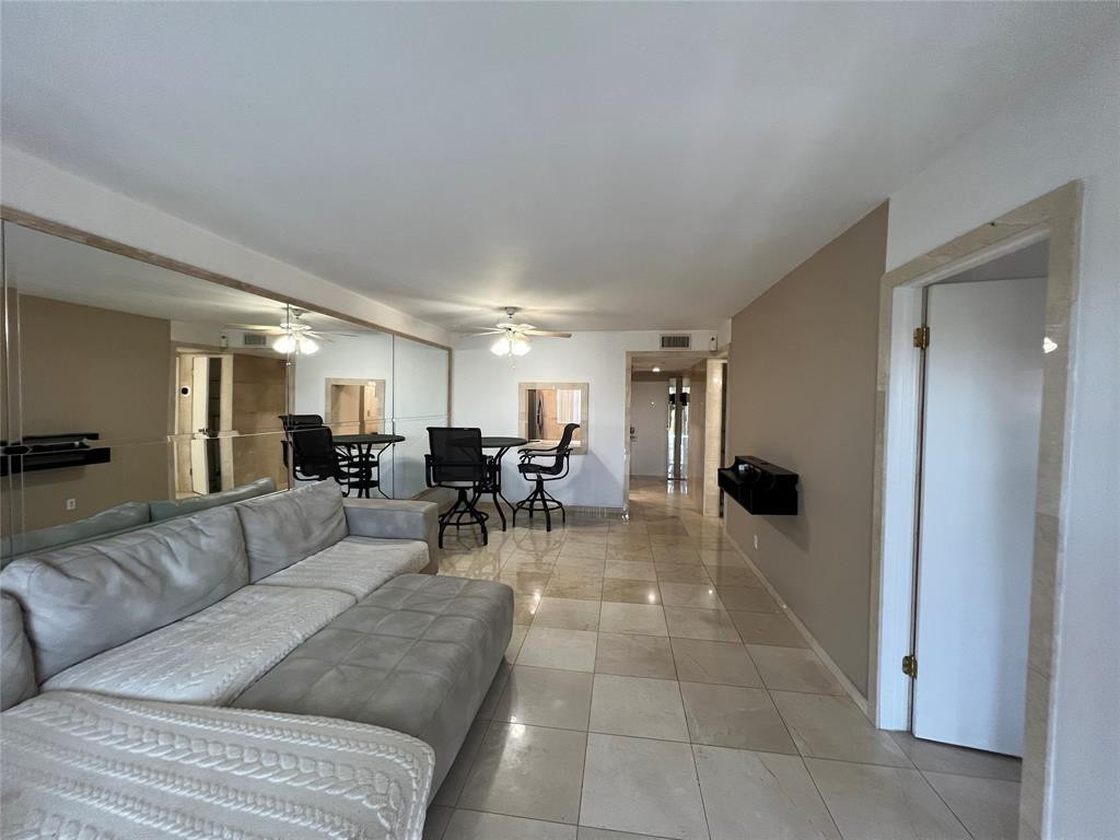 4311 Crystal Lake Drive 421 — photo