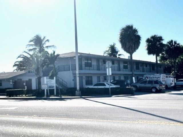 1711 S Cypress Road — photo