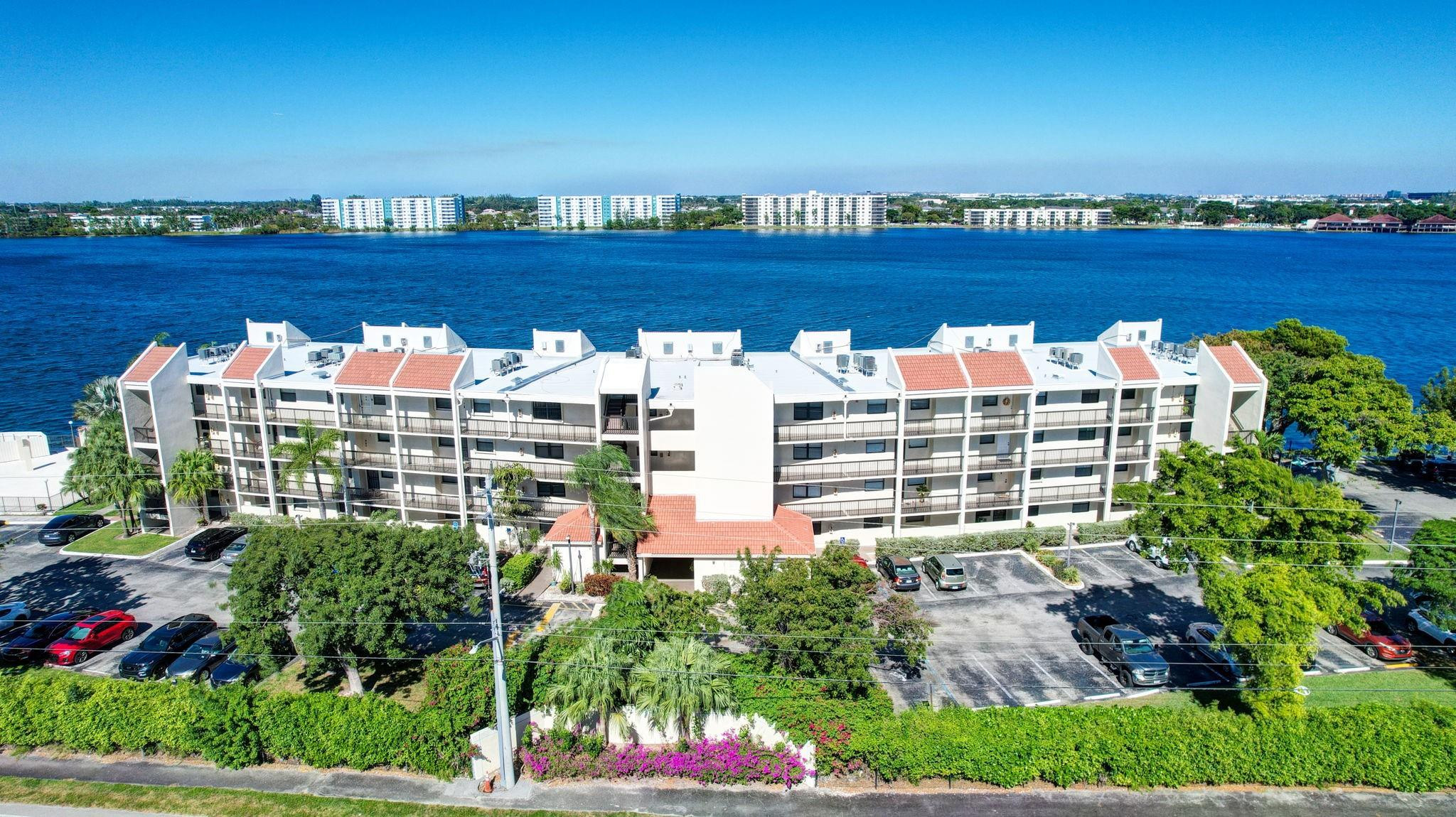 115 Lake Emerald Drive 403 — photo