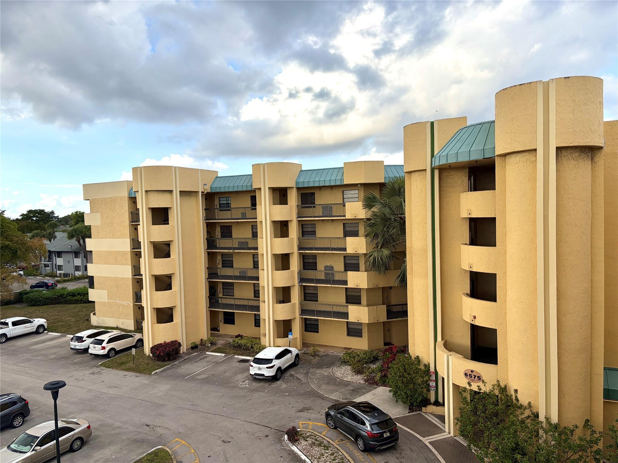 6575 W Oakland Park Boulevard 202 — photo