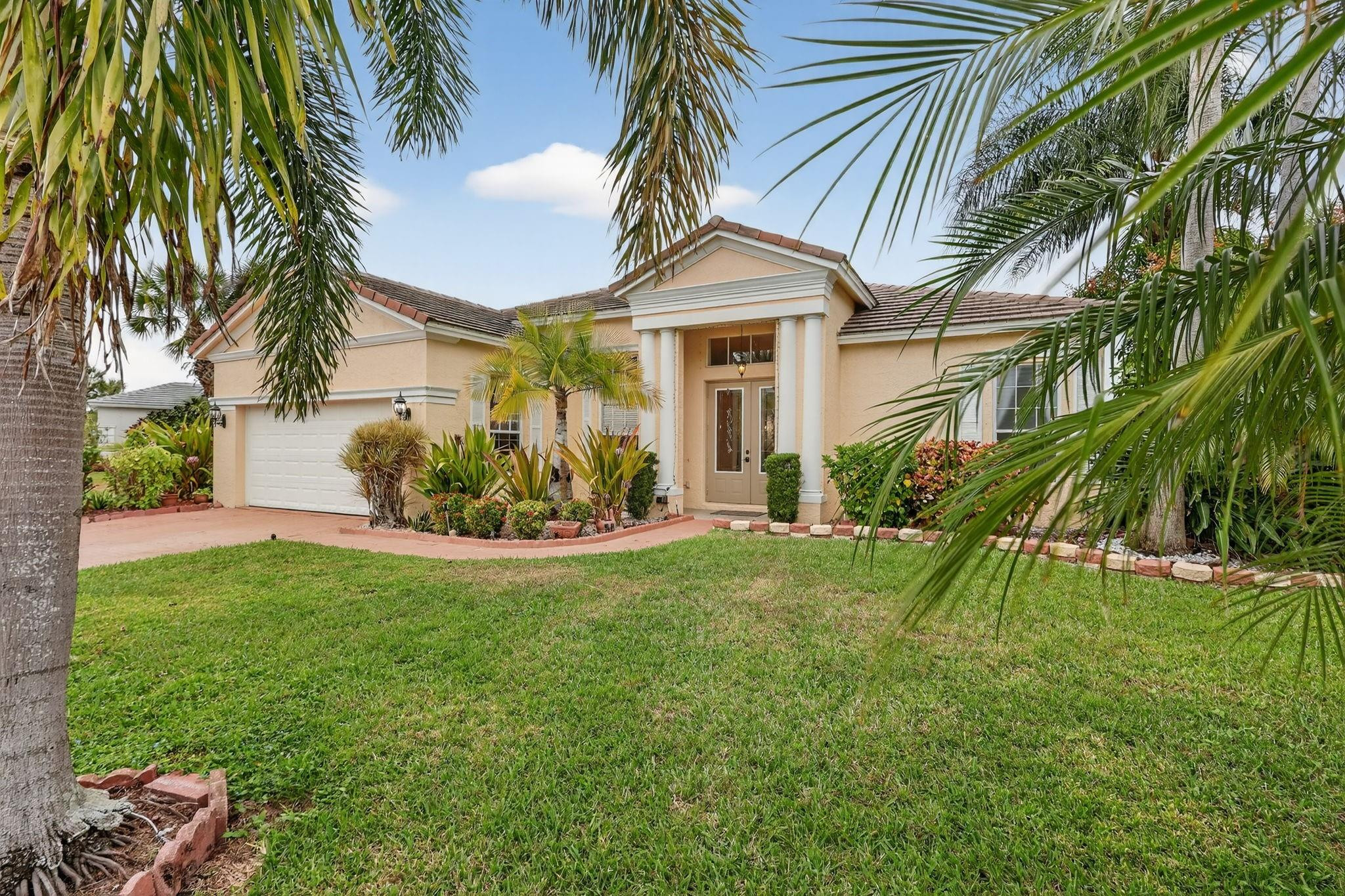 544 SW Lake Manatee Way — photo