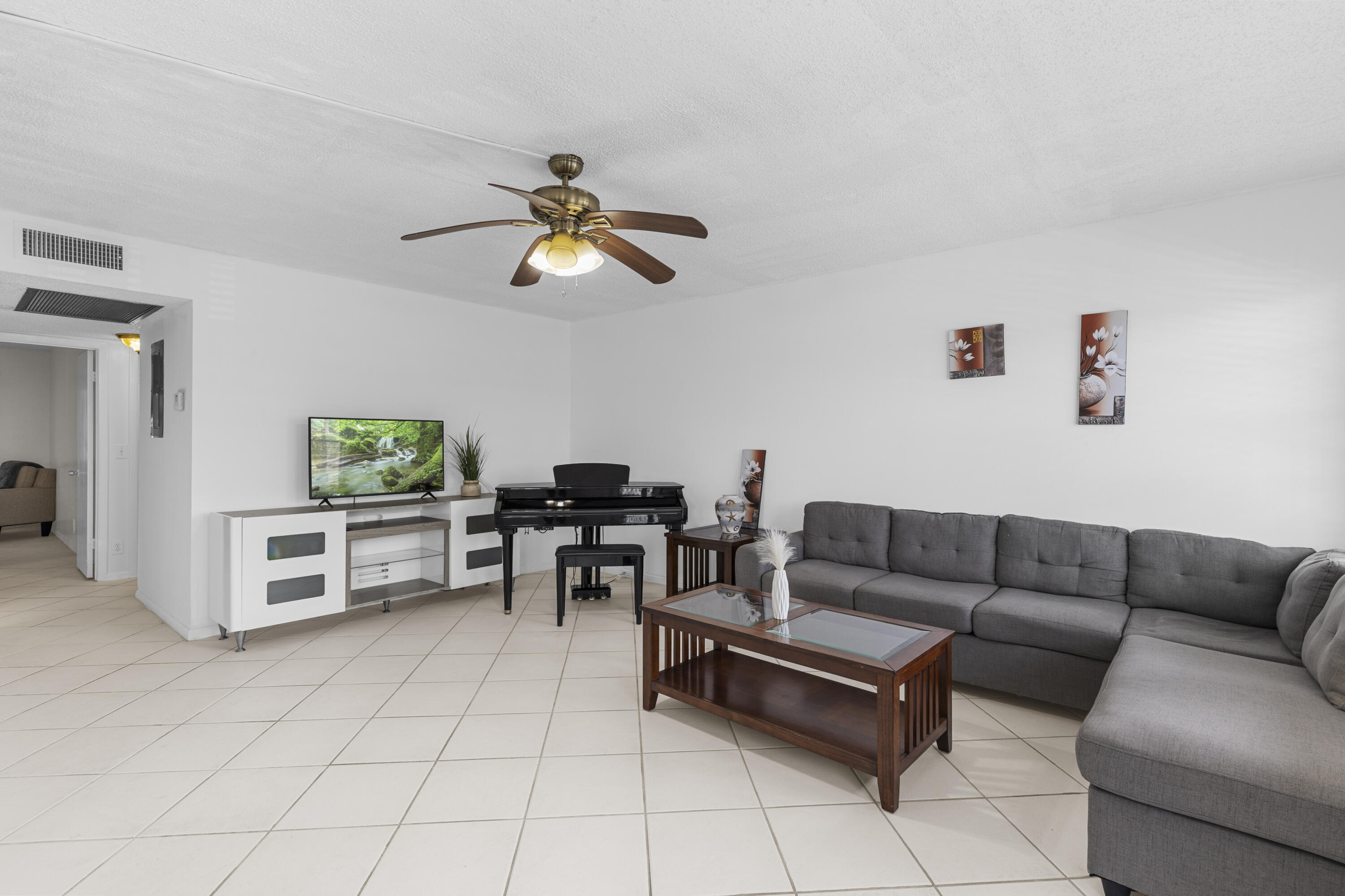 3028 Harwood D — photo