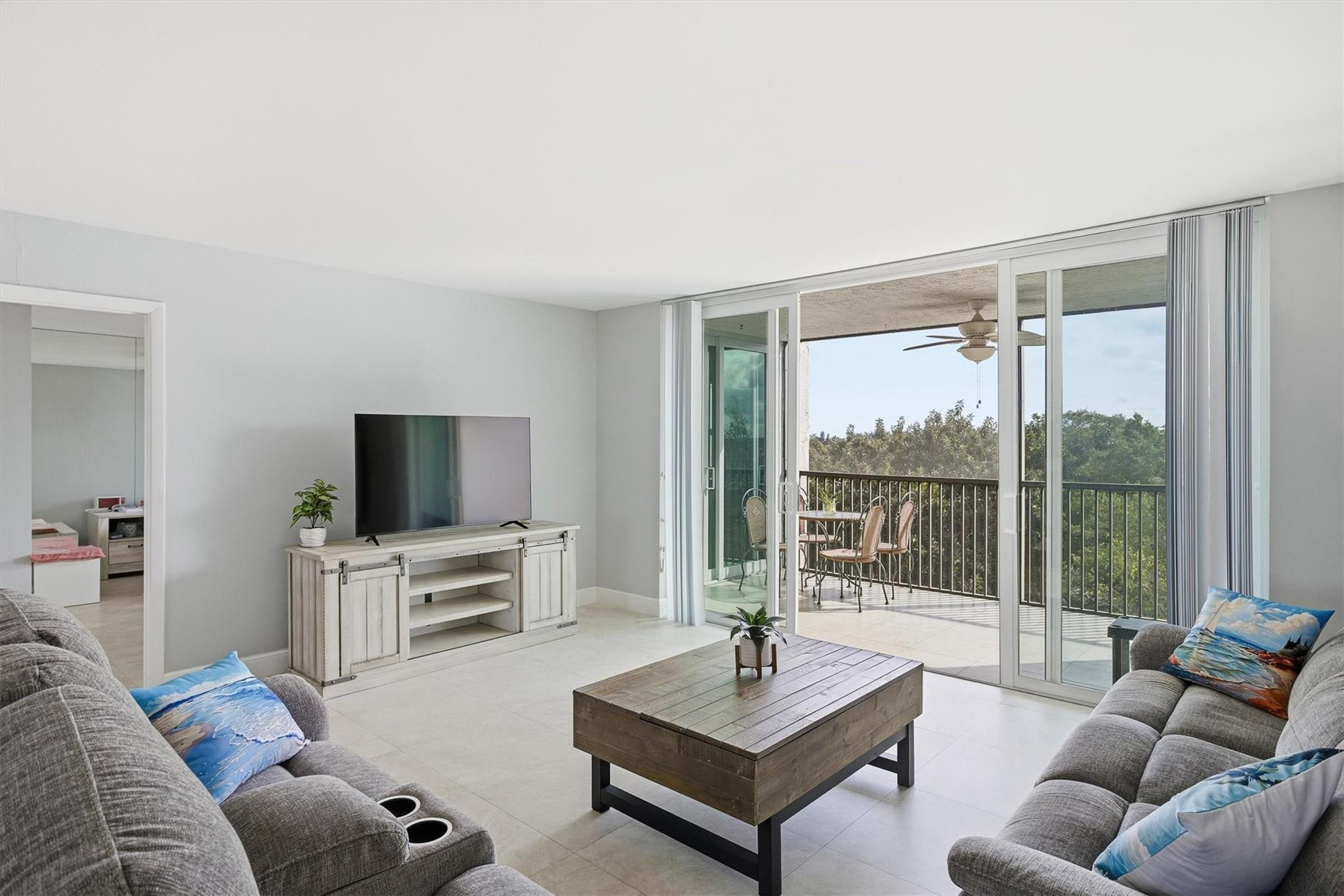 3910 Inverrary Boulevard 708-B — photo