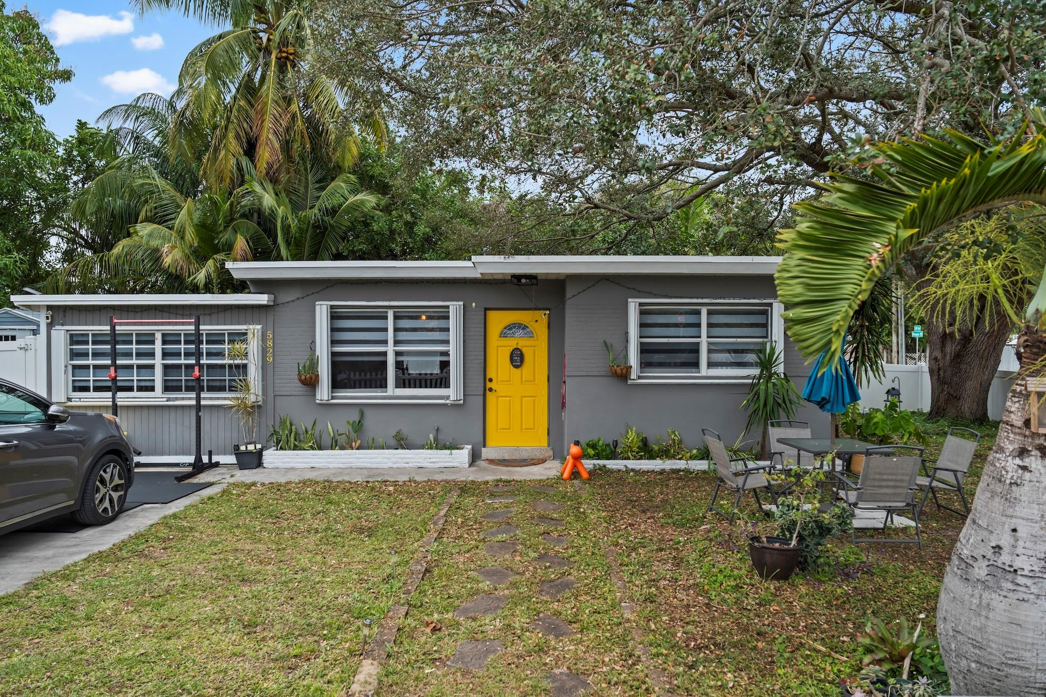 5829 Hayes Street — photo