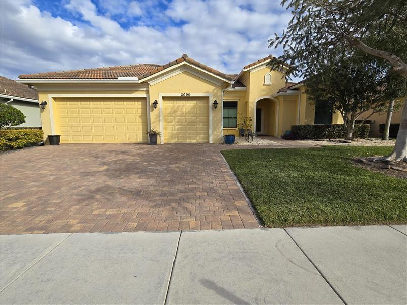 2095 NW Diamond Creek Way — photo