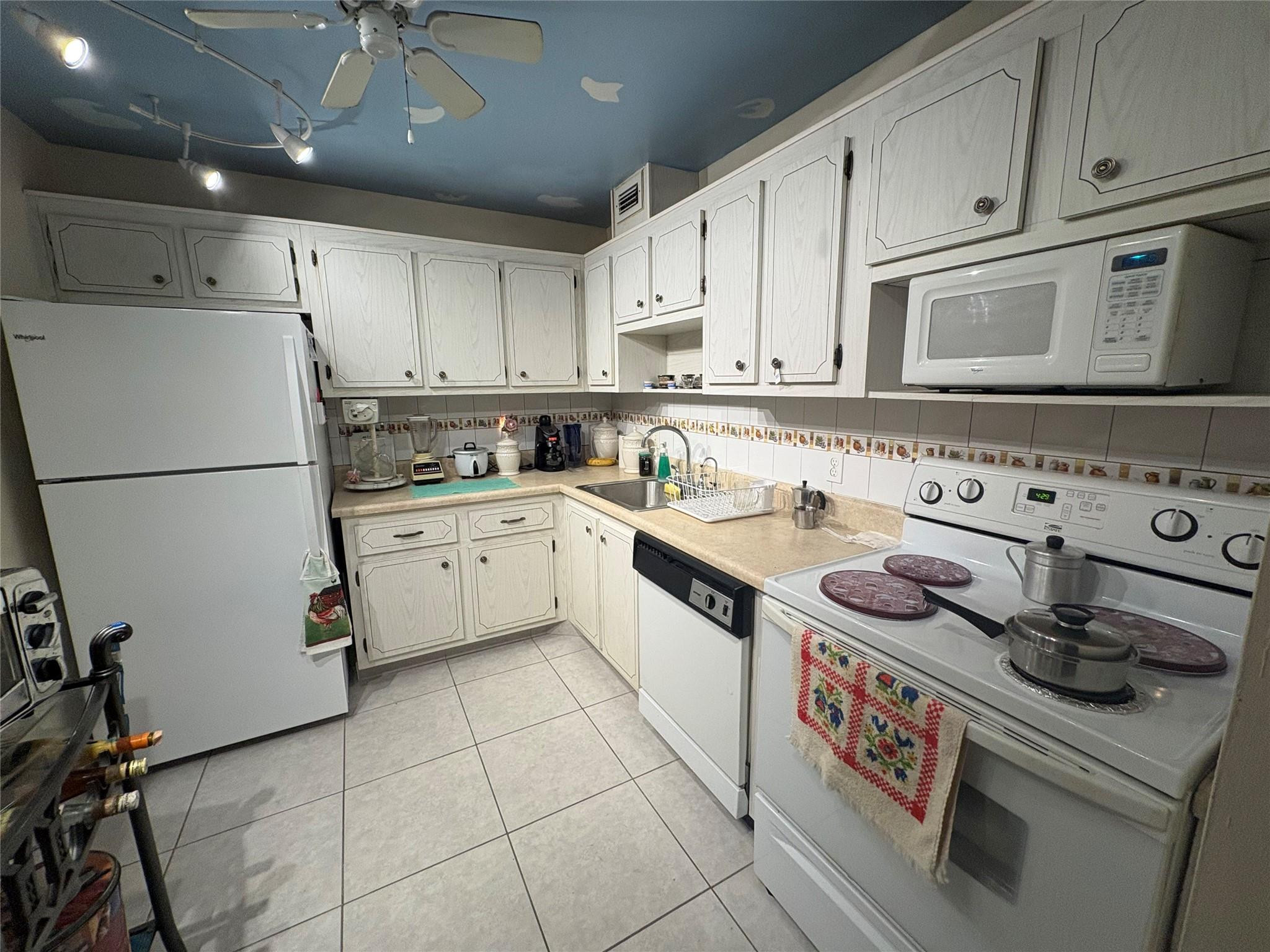 Home in North Lauderdale, FL 33068 — photo 3