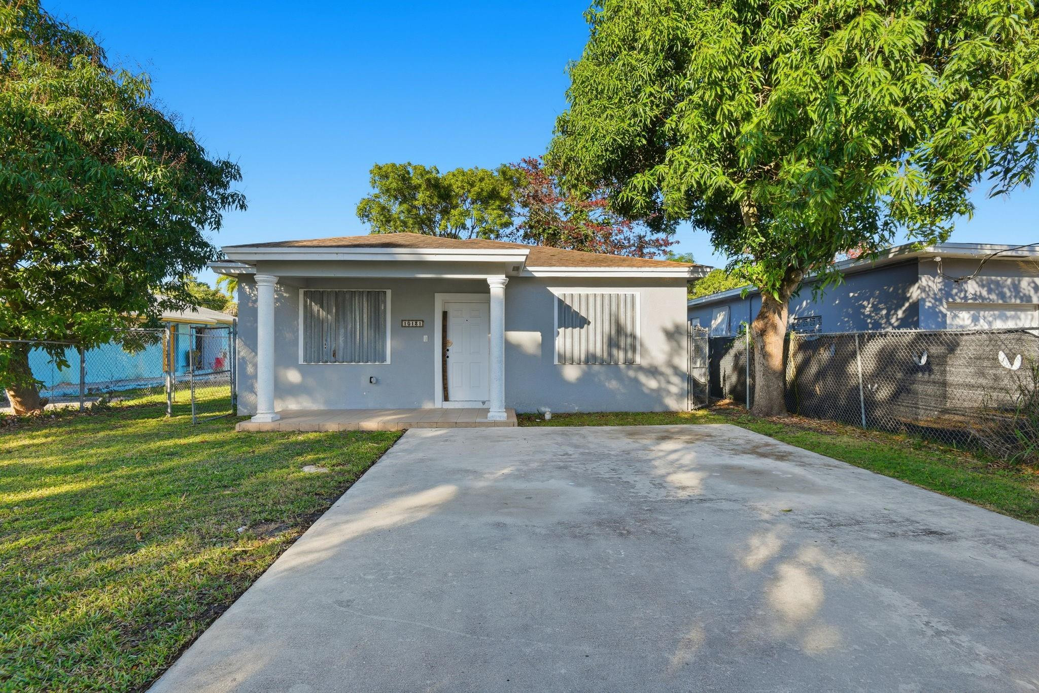 10131 W Indigo Street — photo