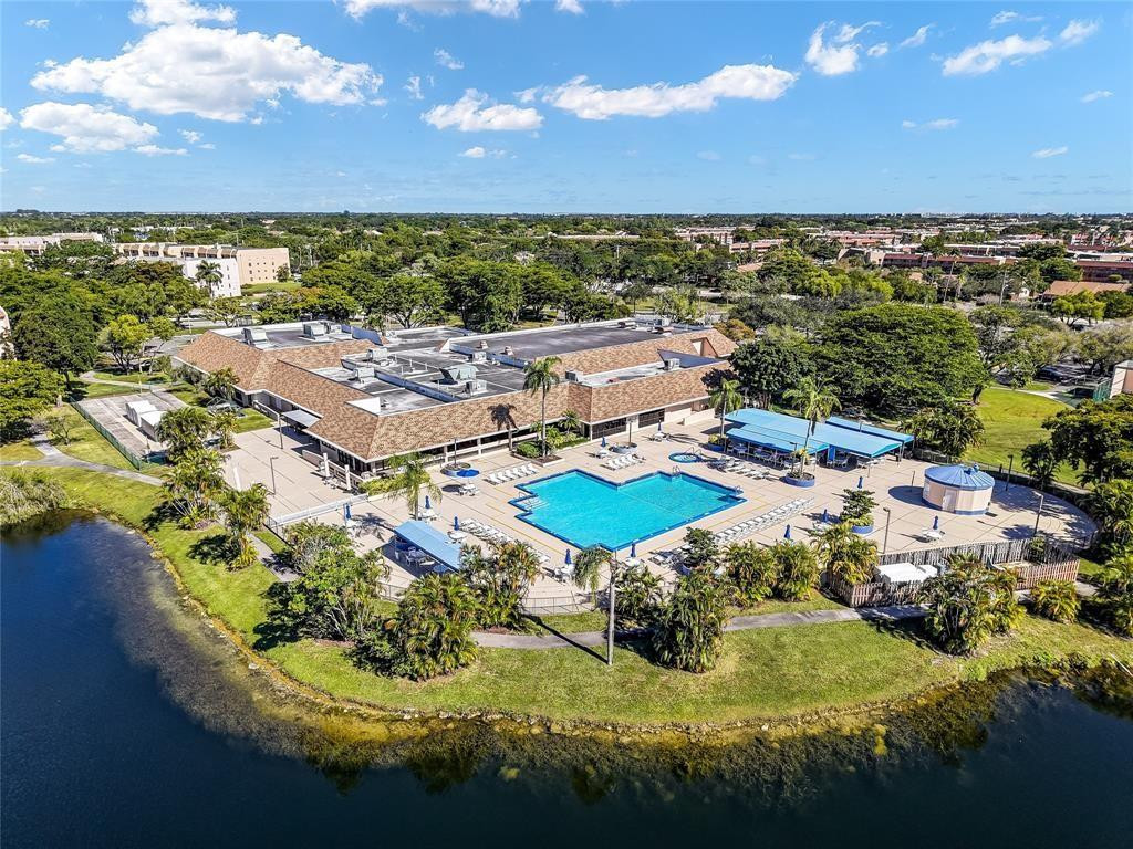9721 Sunrise Lakes Boulevard 305 — photo