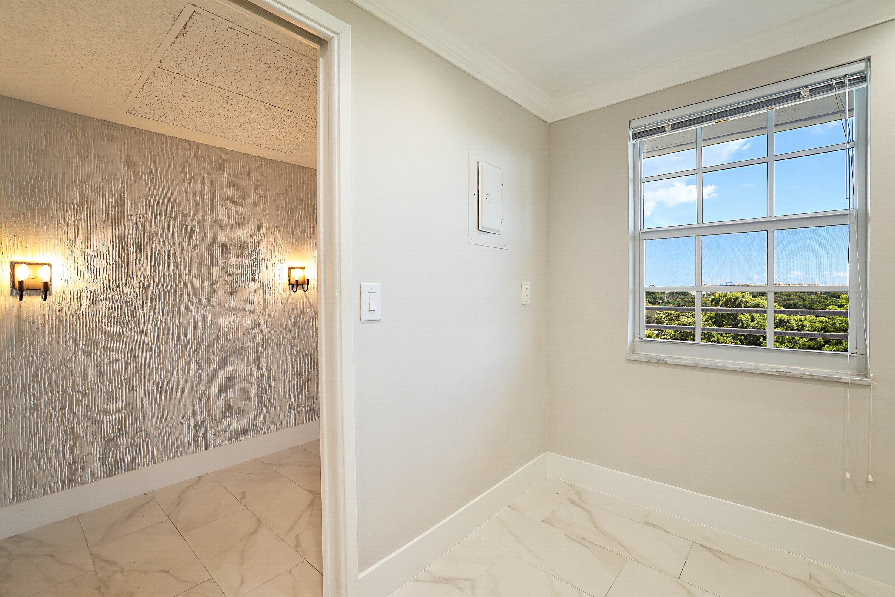 575 Oaks Lane Unit 703 — photo