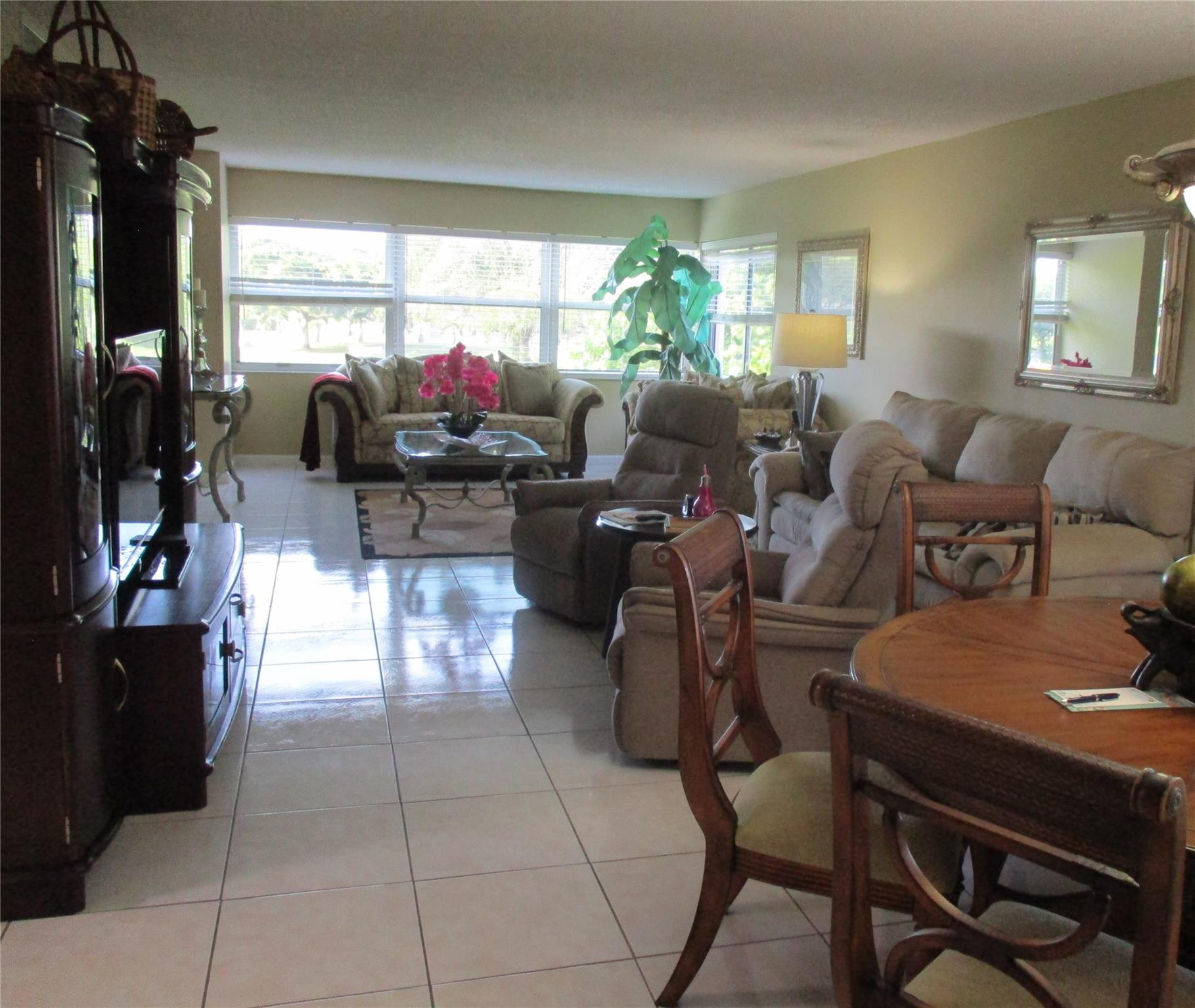 9541 Sunrise Lakes Boulevard 210 — photo