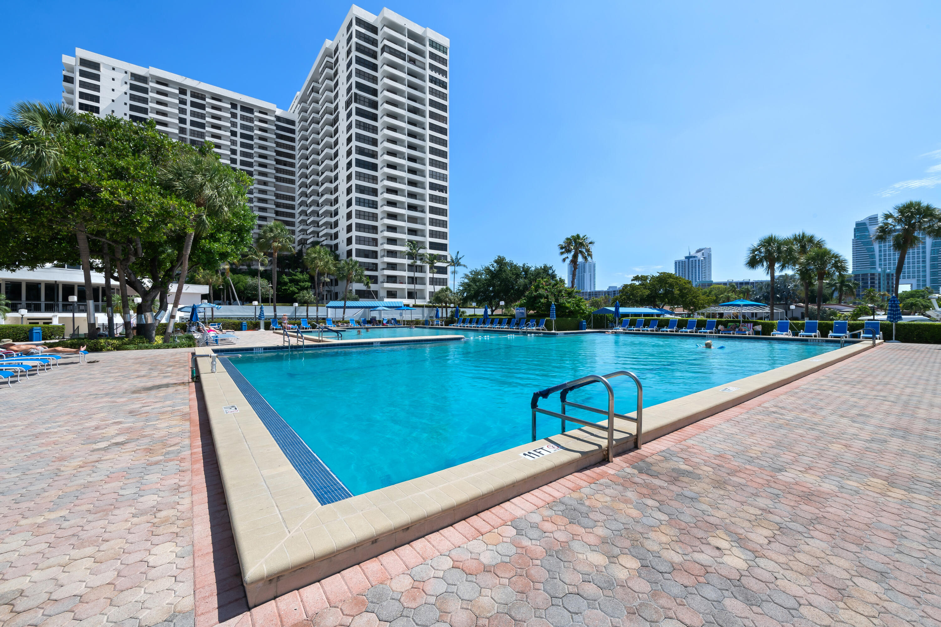 2500 Parkview Drive 615 — photo