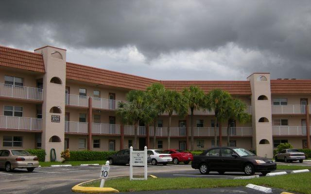 8040 N Sunrise Lakes Drive 303 — photo
