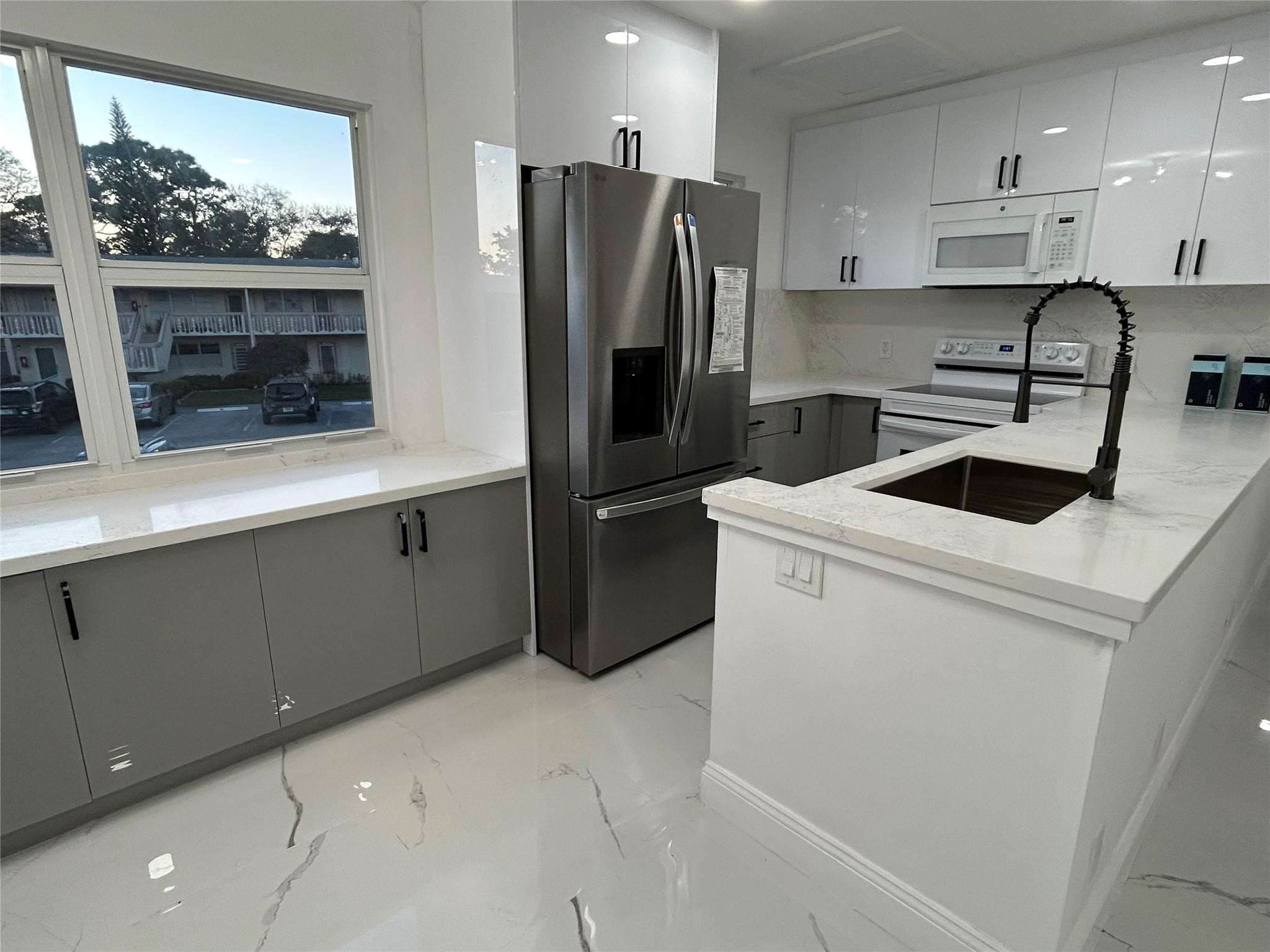 115 Ventnor F 115 — photo