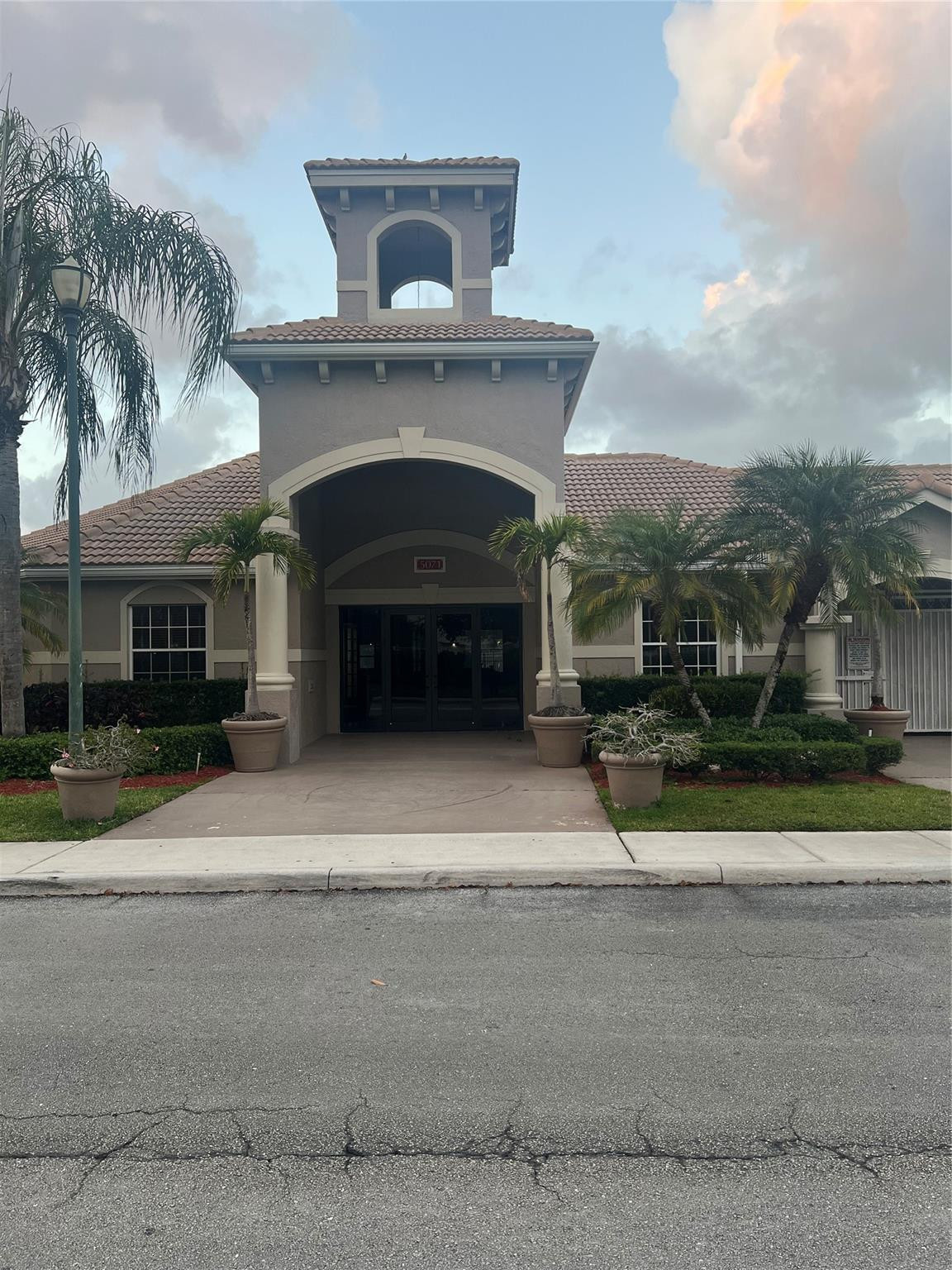 5031 Wiles Road 202 — photo
