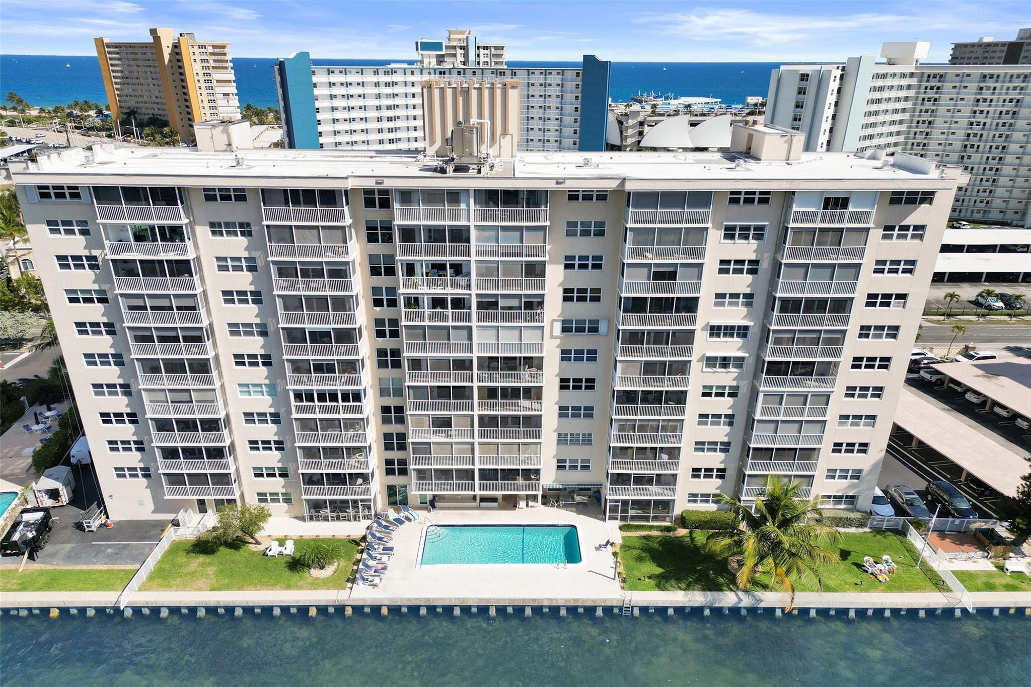 303 N Riverside Drive Ph3 — photo