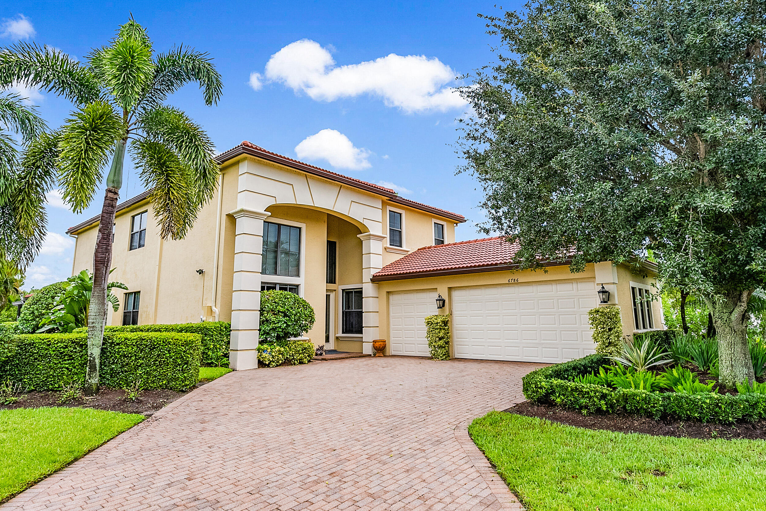 6786 Fox Hollow Drive — photo