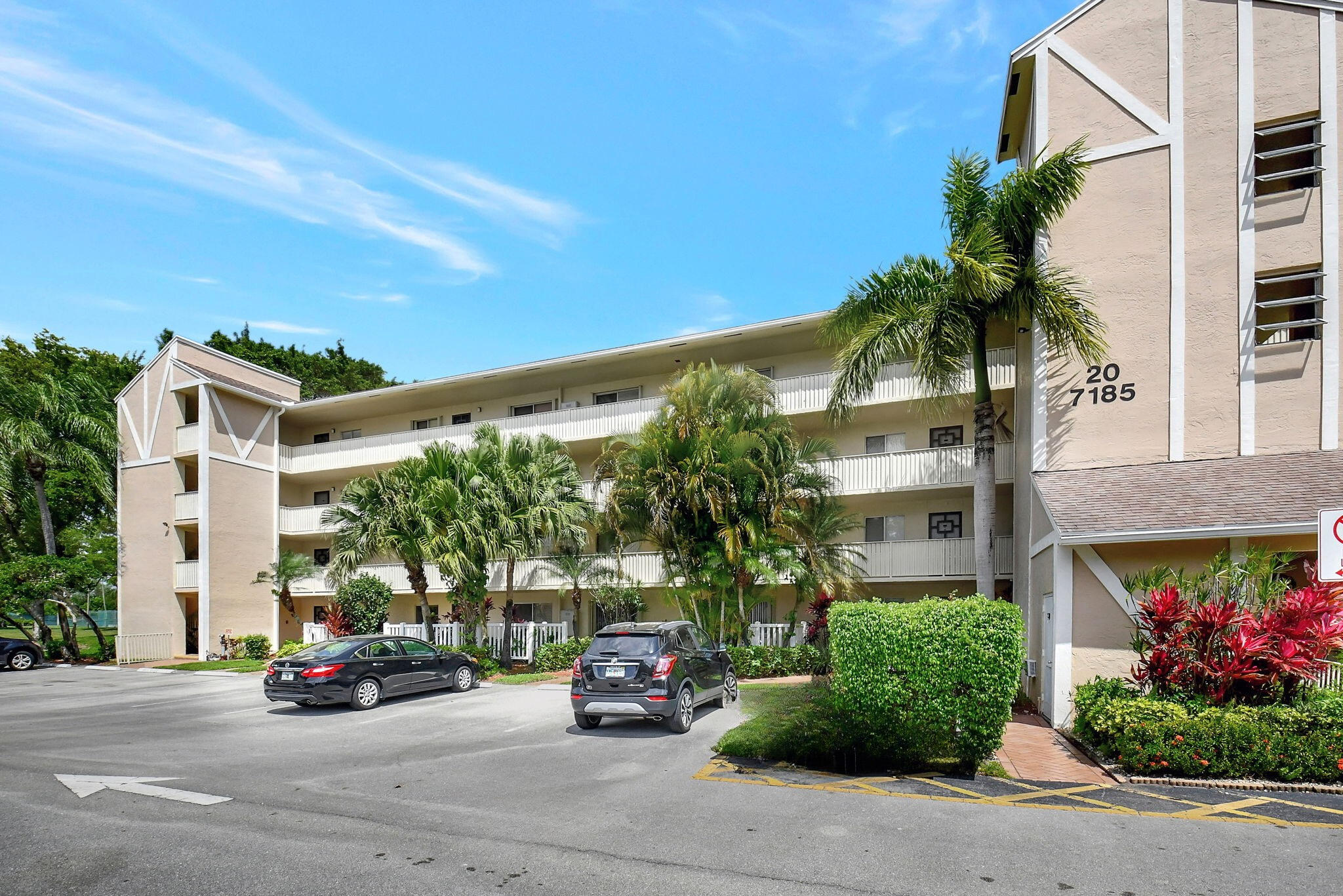 7185 Huntington Lane 301 — photo