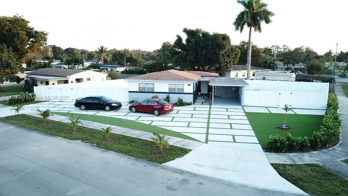 3240 SW 17th Street — photo