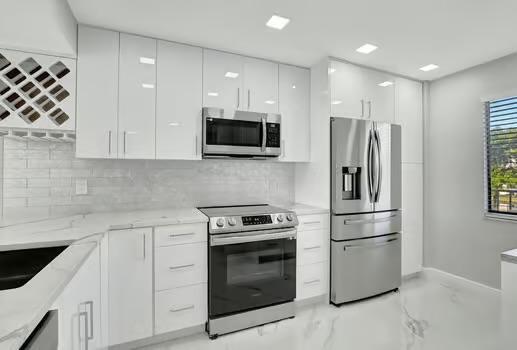 7076 Huntington Lane 407 — photo