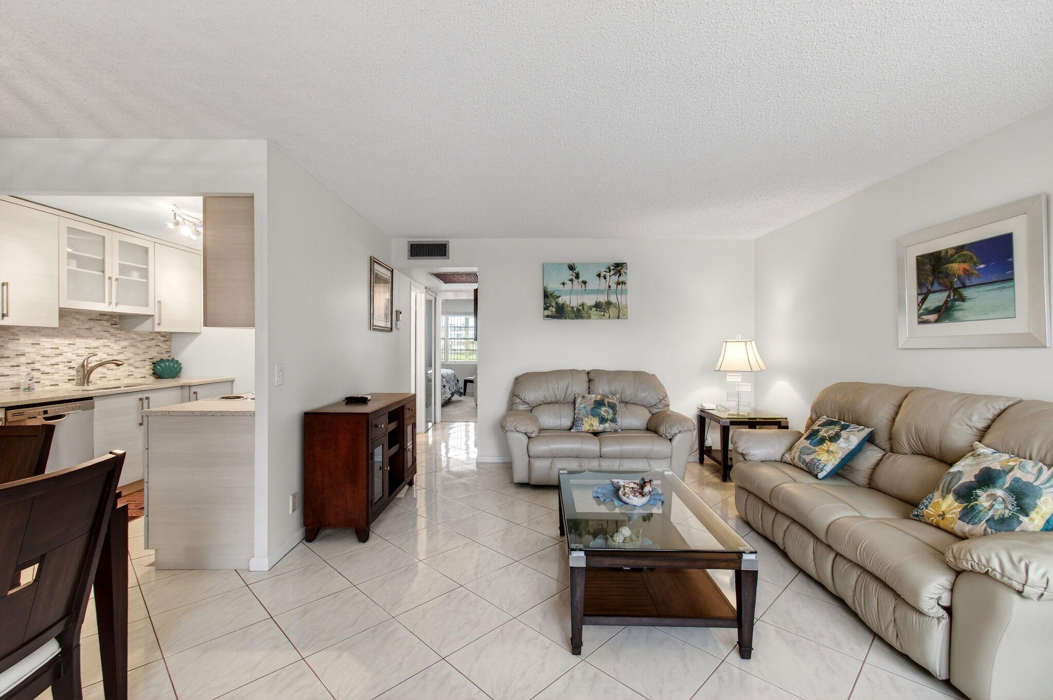 2070 Guildford D — photo