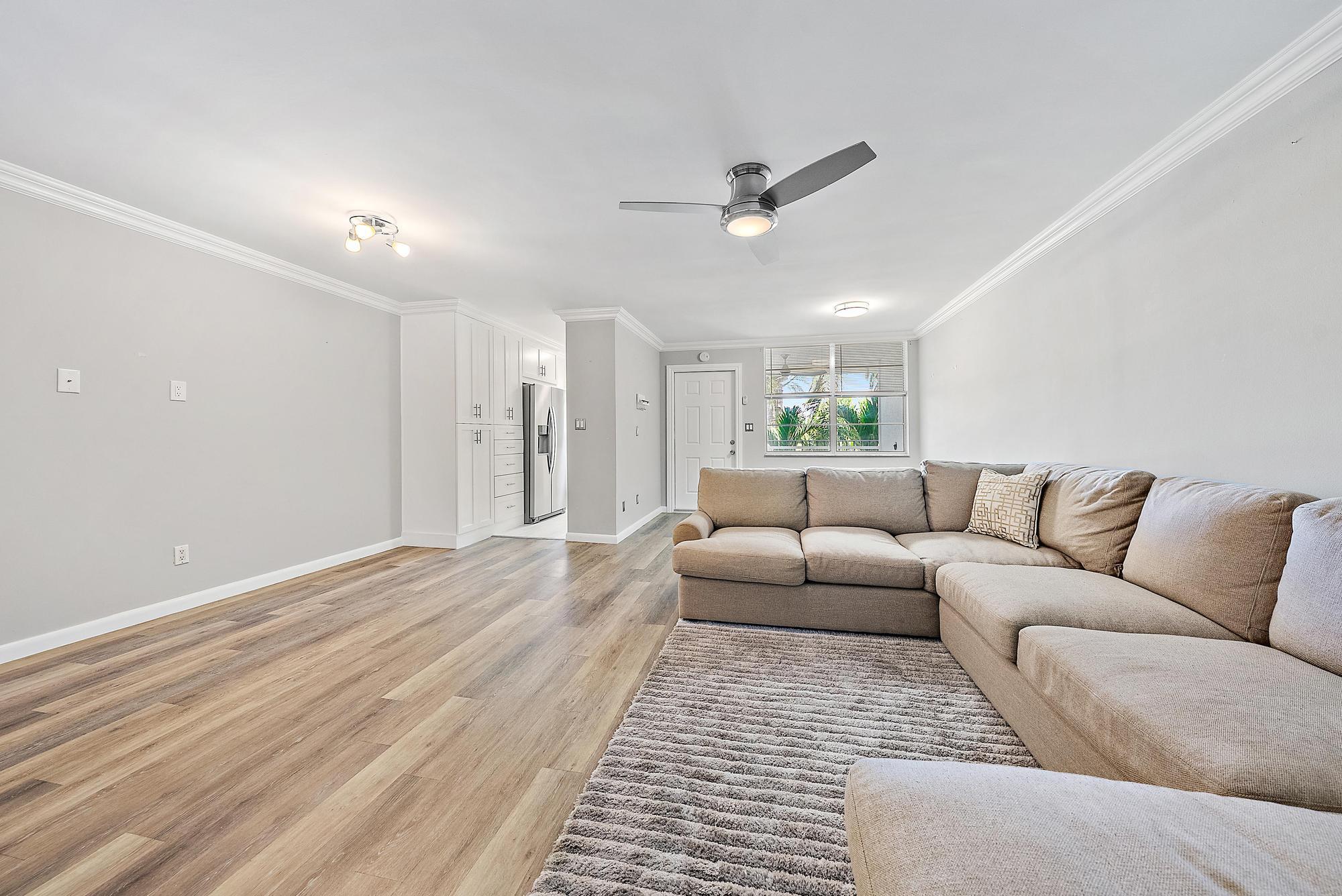 109 Paradise Harbour Boulevard 307 — photo