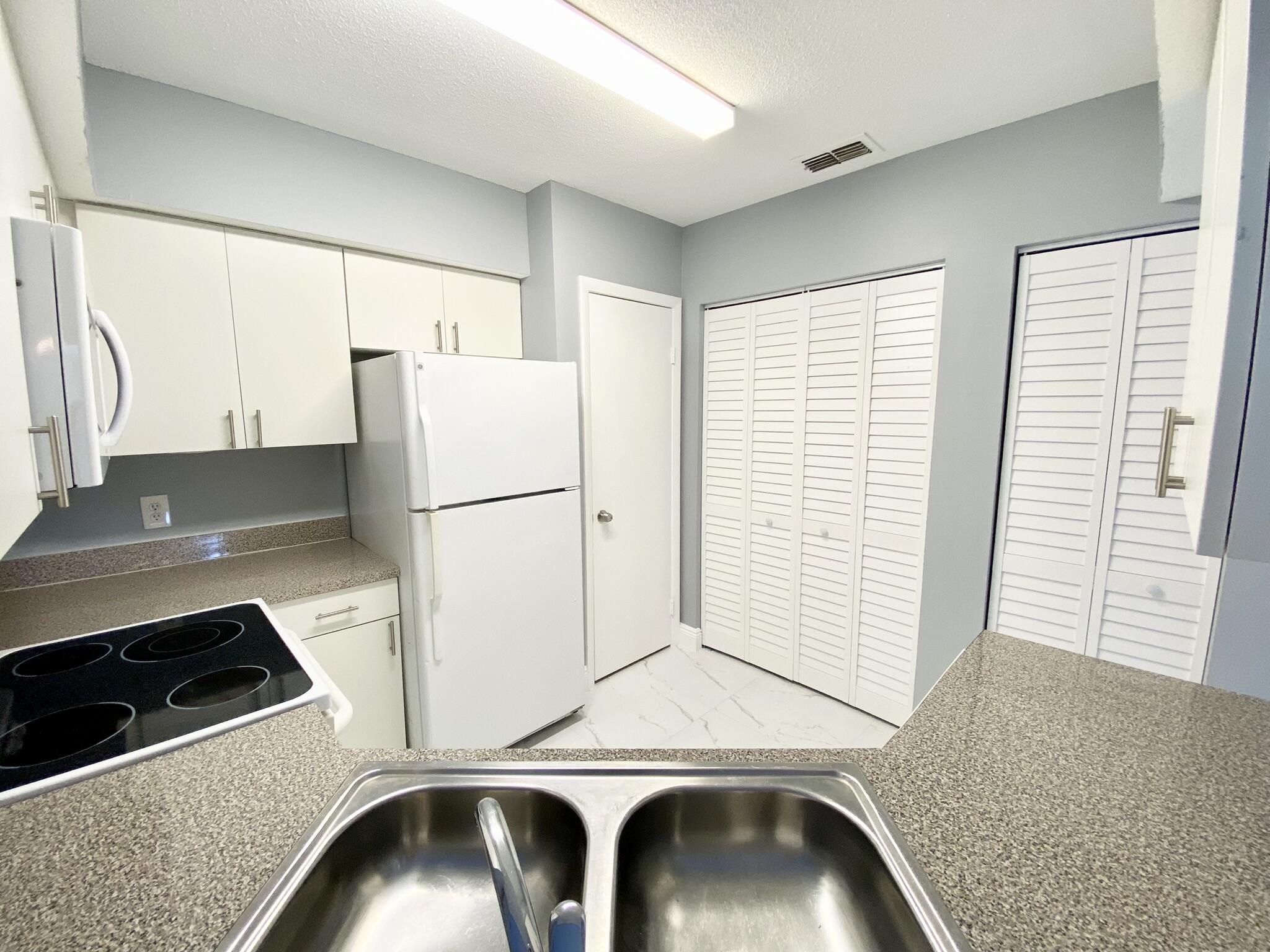 815 W Boynton Beach Boulevard 16-201 — photo