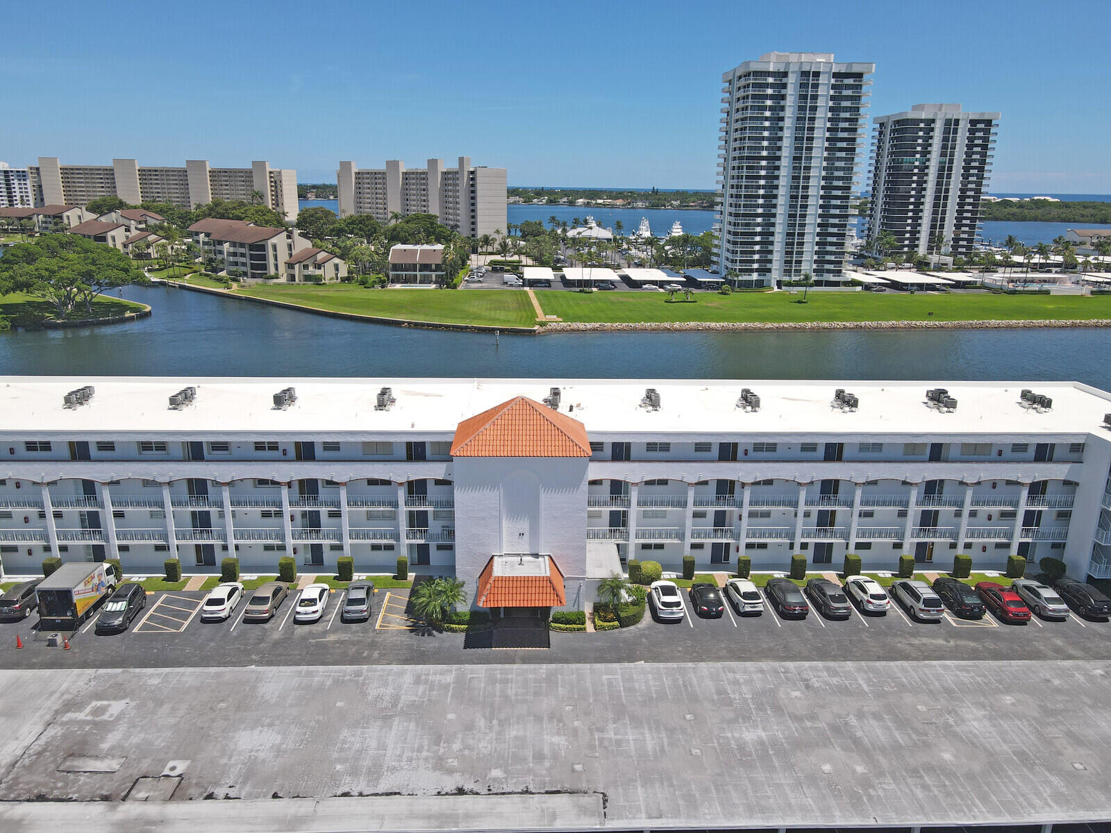 20 Yacht Club Drive 403 — photo