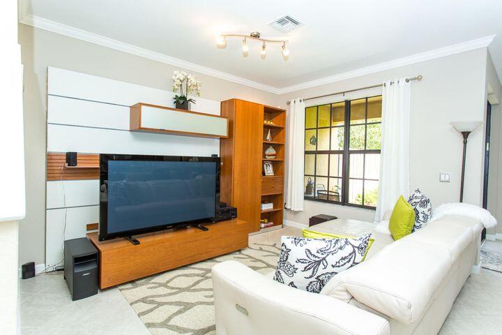 10426 Wellington Parc Drive — photo