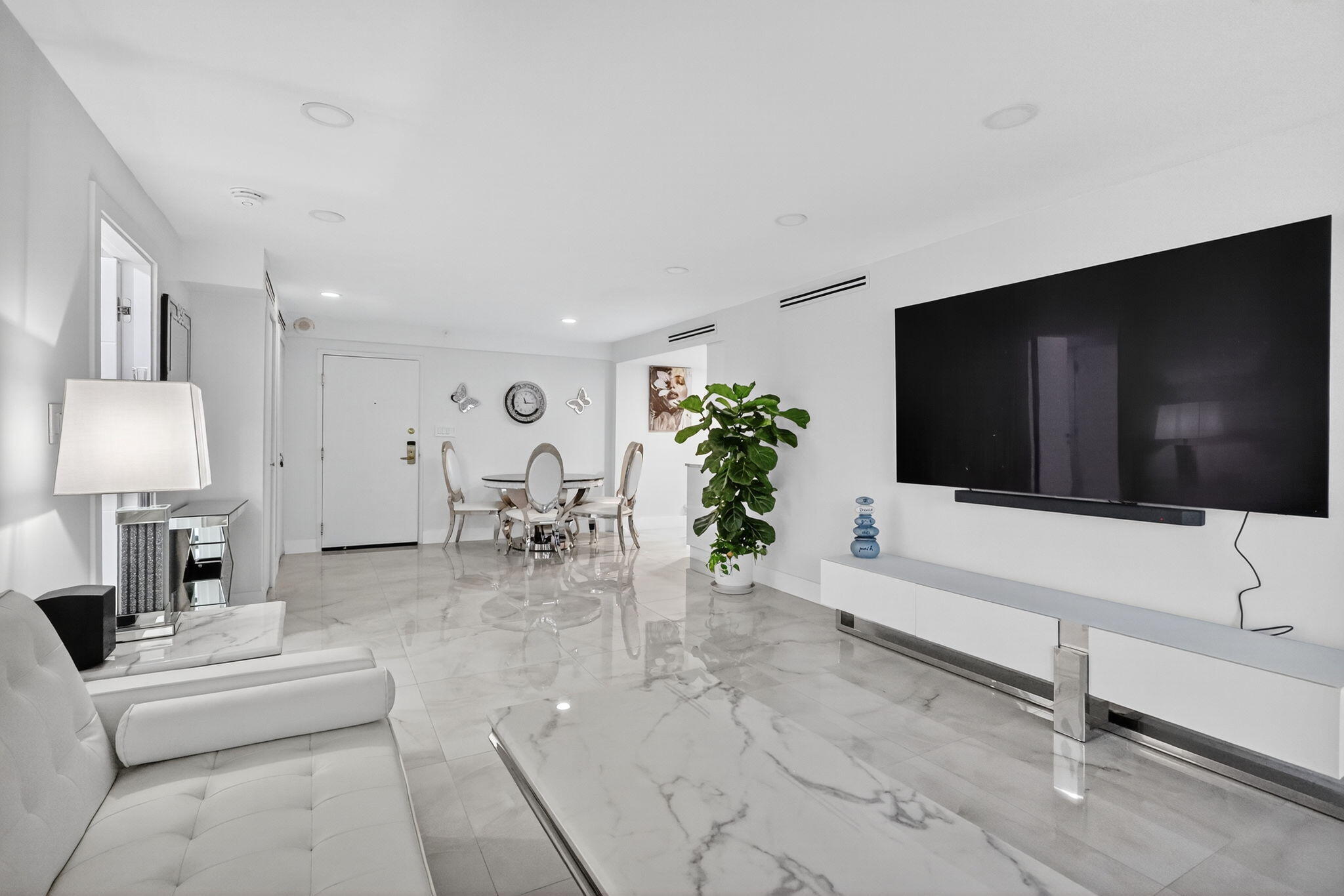 5225 Collins Avenue 1408 — photo