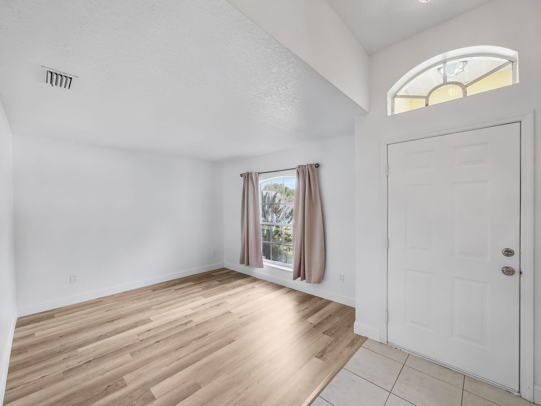 5323 NW Perez Court — photo