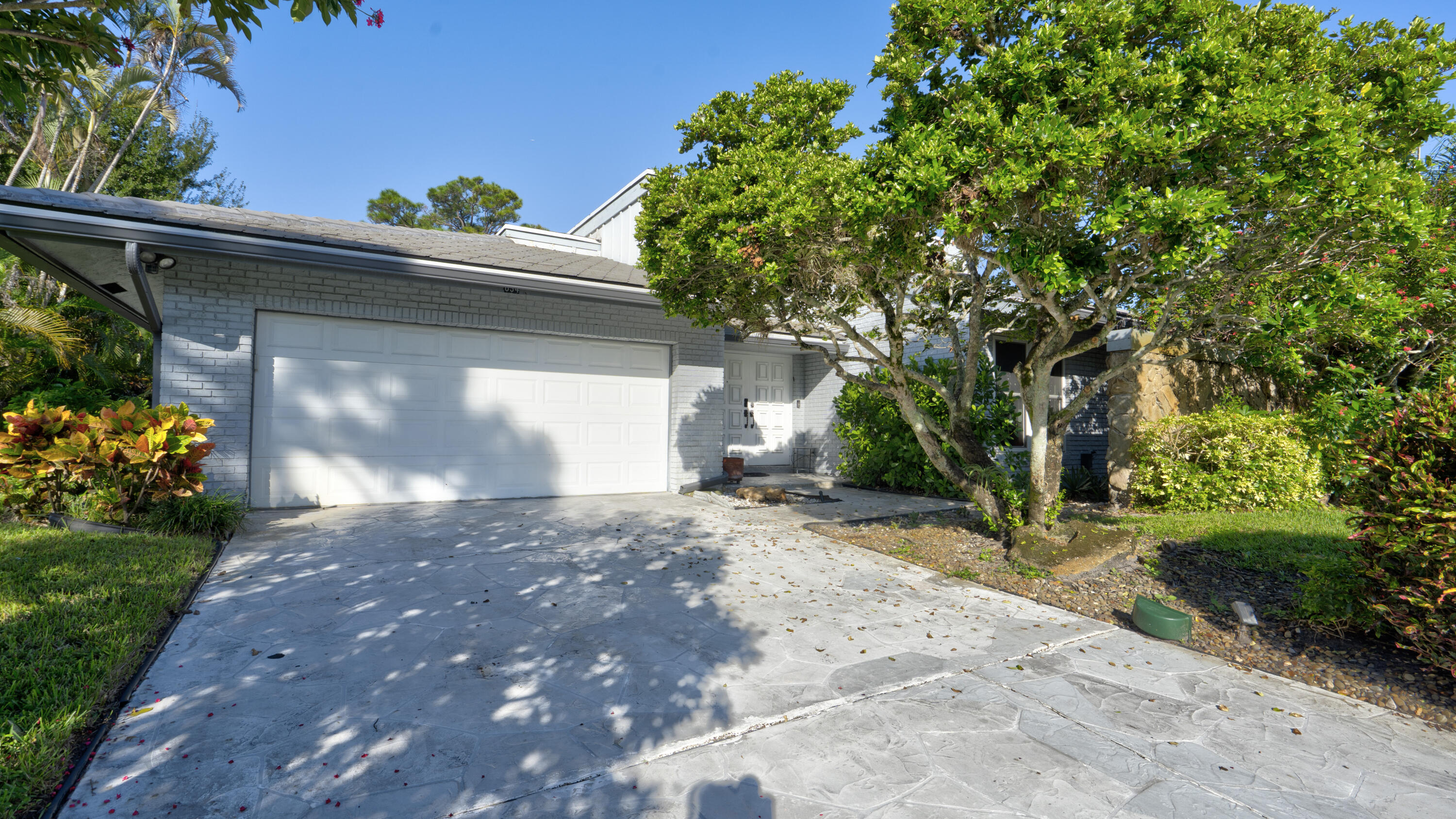 634 W Lakewoode Circle — photo