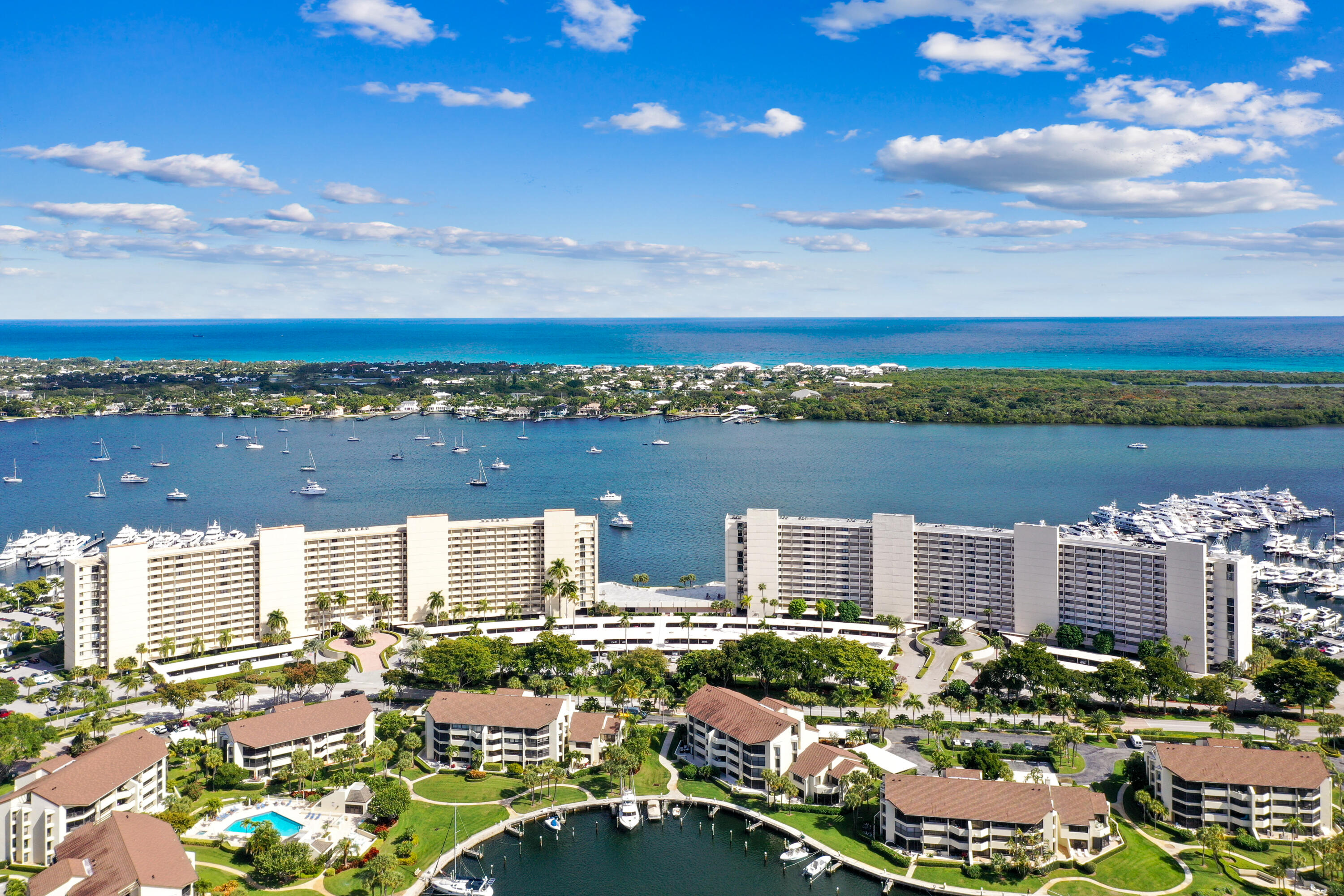134 Lakeshore Drive 814 — photo