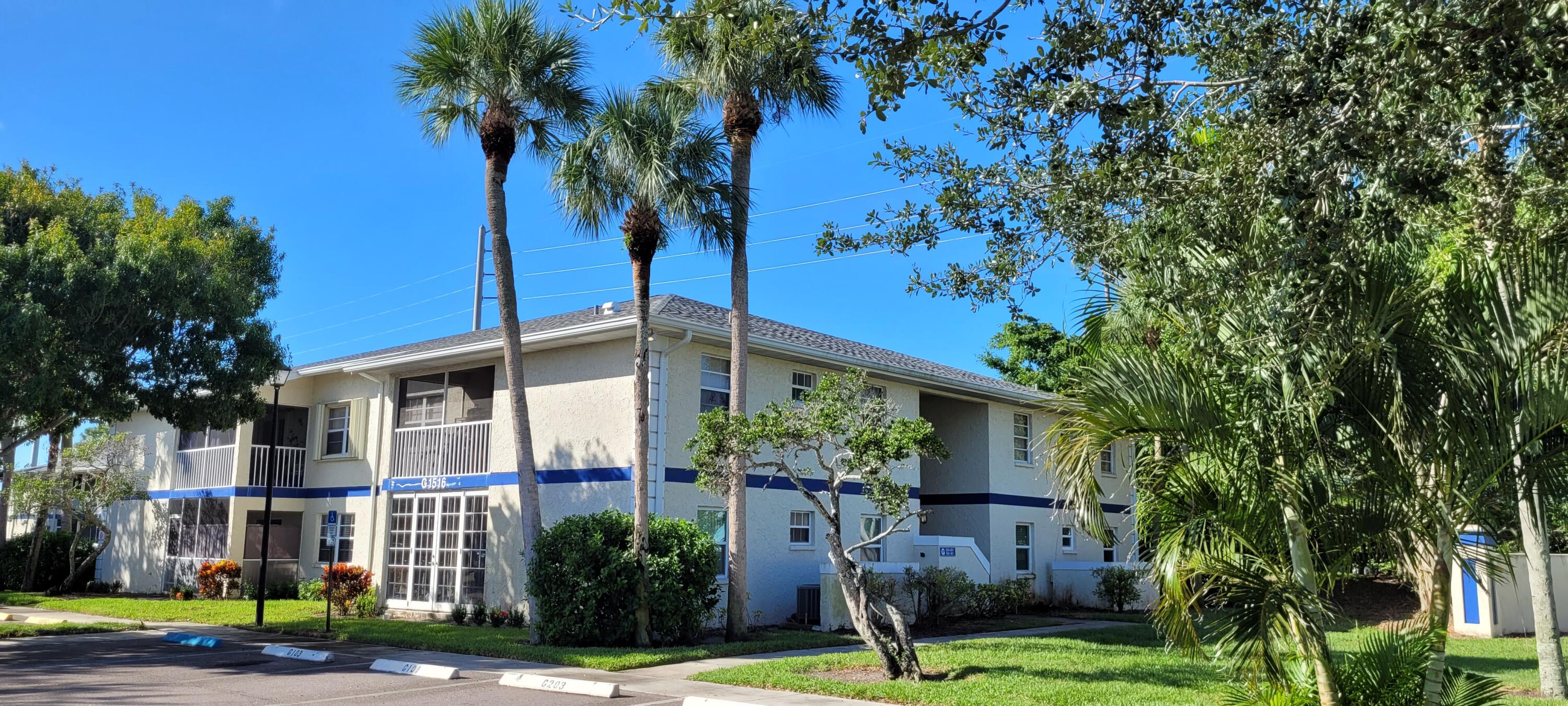 1516 SE Royal Green Circle G-103 — photo